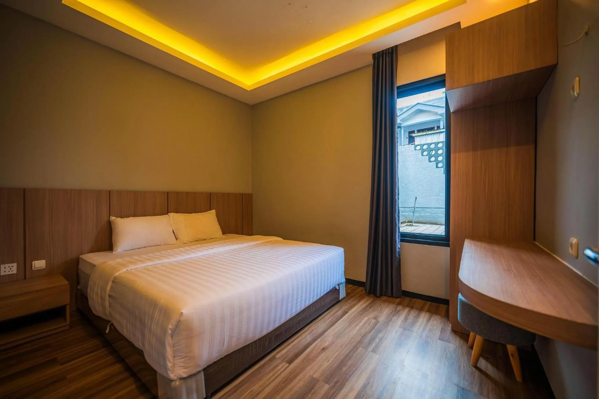 Bed in Elge Hotel and Villa Sarangan