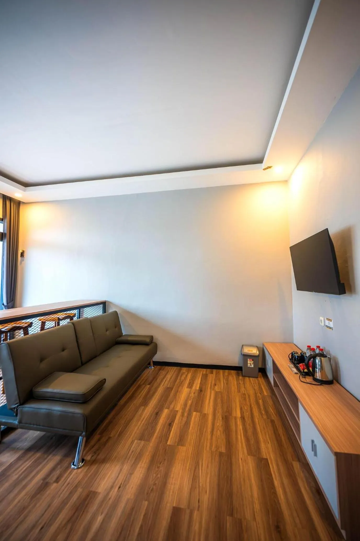 Communal lounge/ TV room in Elge Hotel and Villa Sarangan