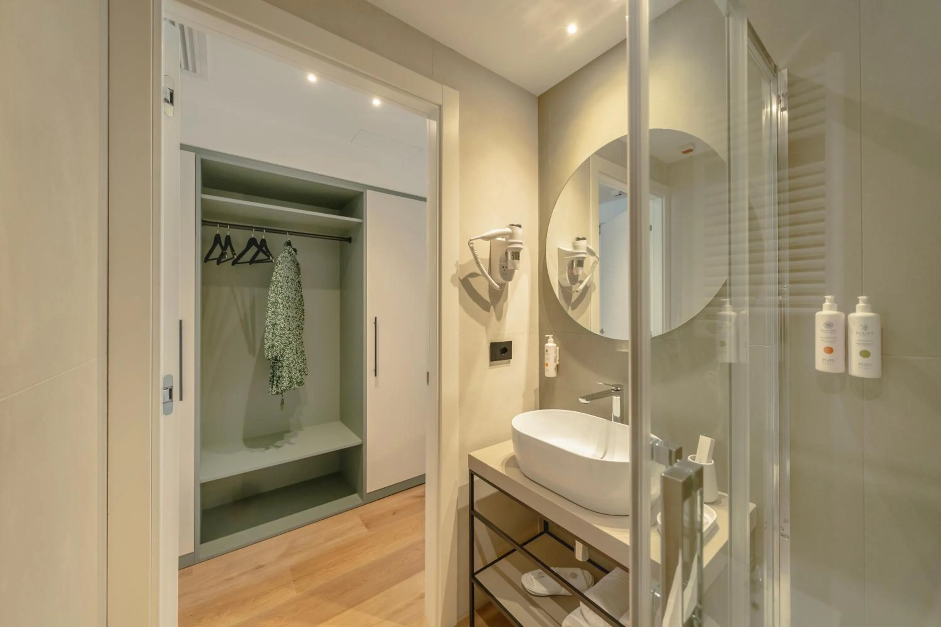 Shower in BISCARDI Hotel