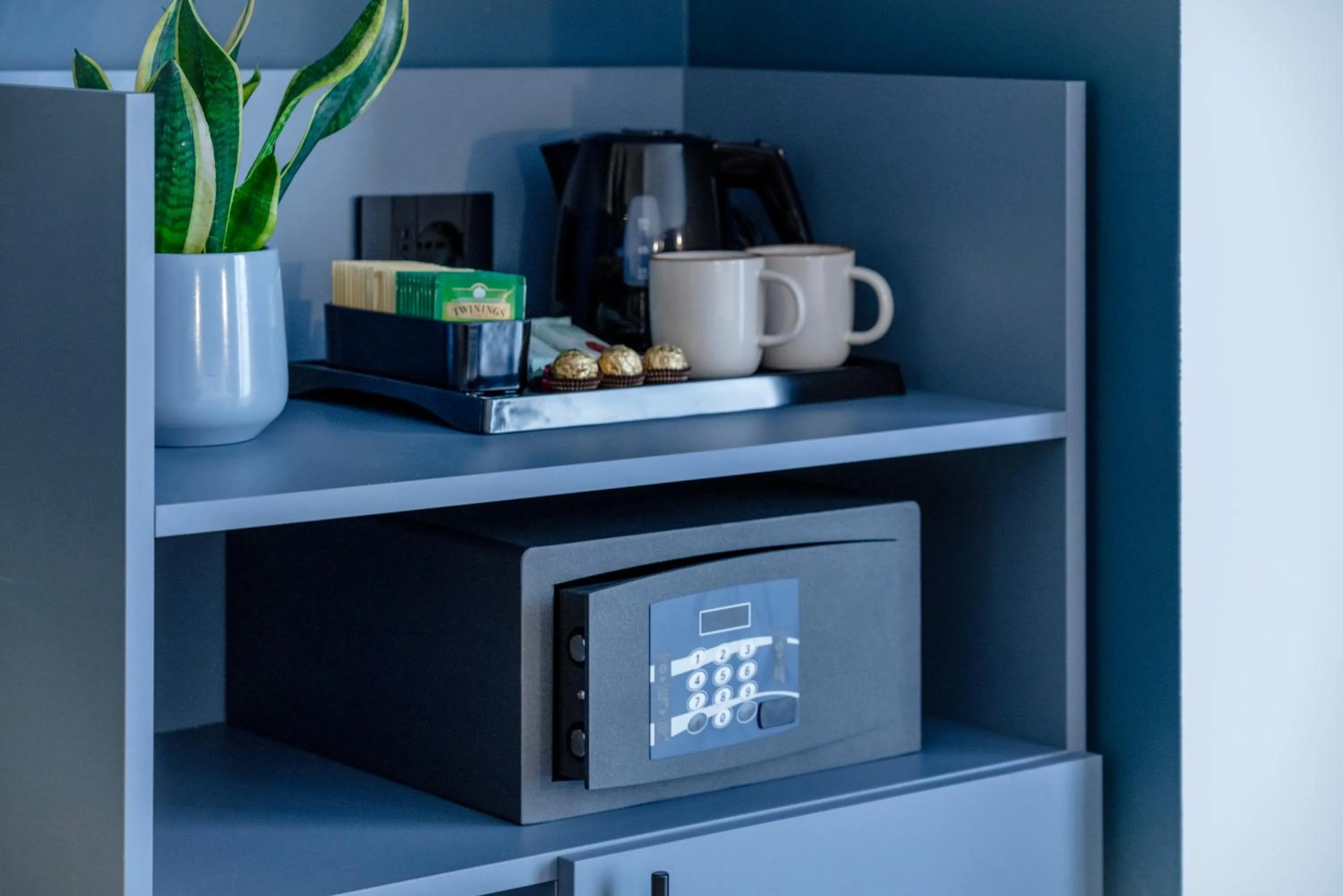 Coffee/tea facilities in BISCARDI Hotel