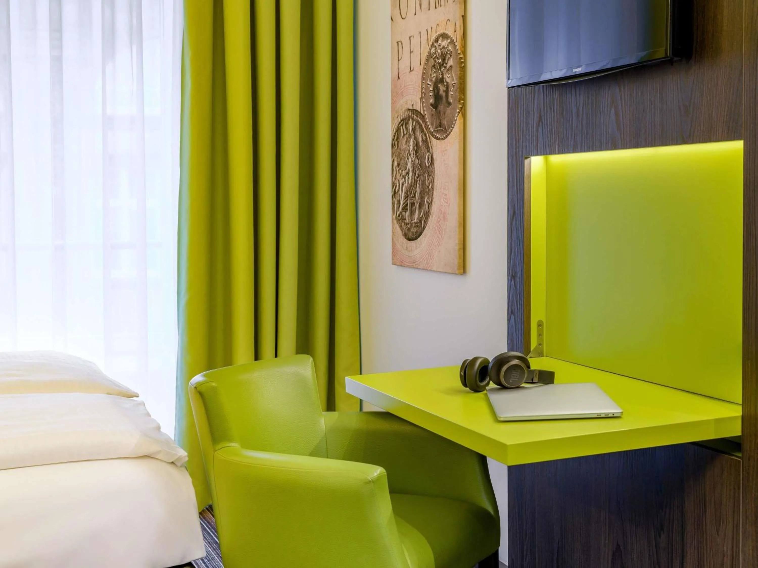 Bedroom, Bed in Ibis Styles Trier