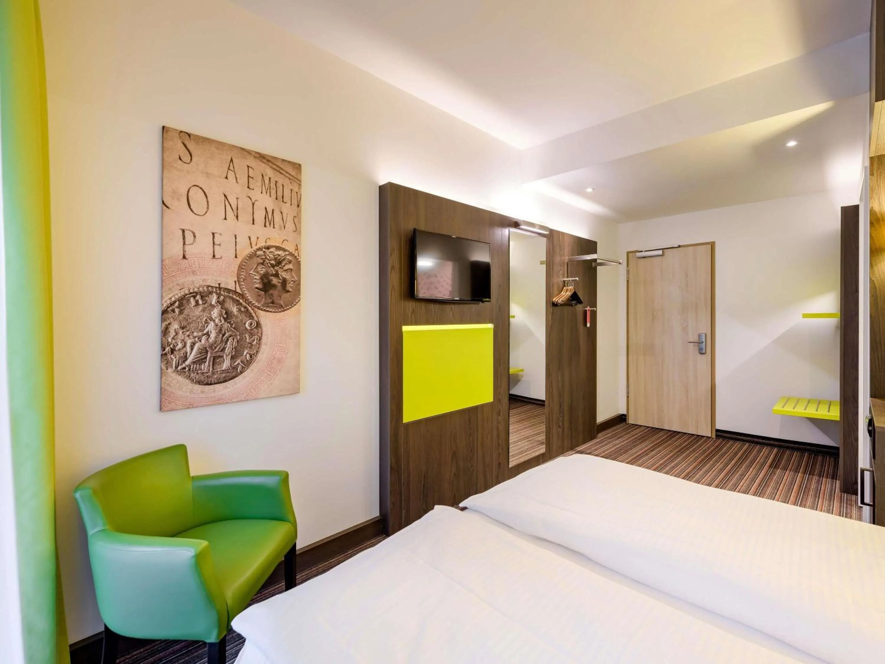 Bedroom, Bed in Ibis Styles Trier