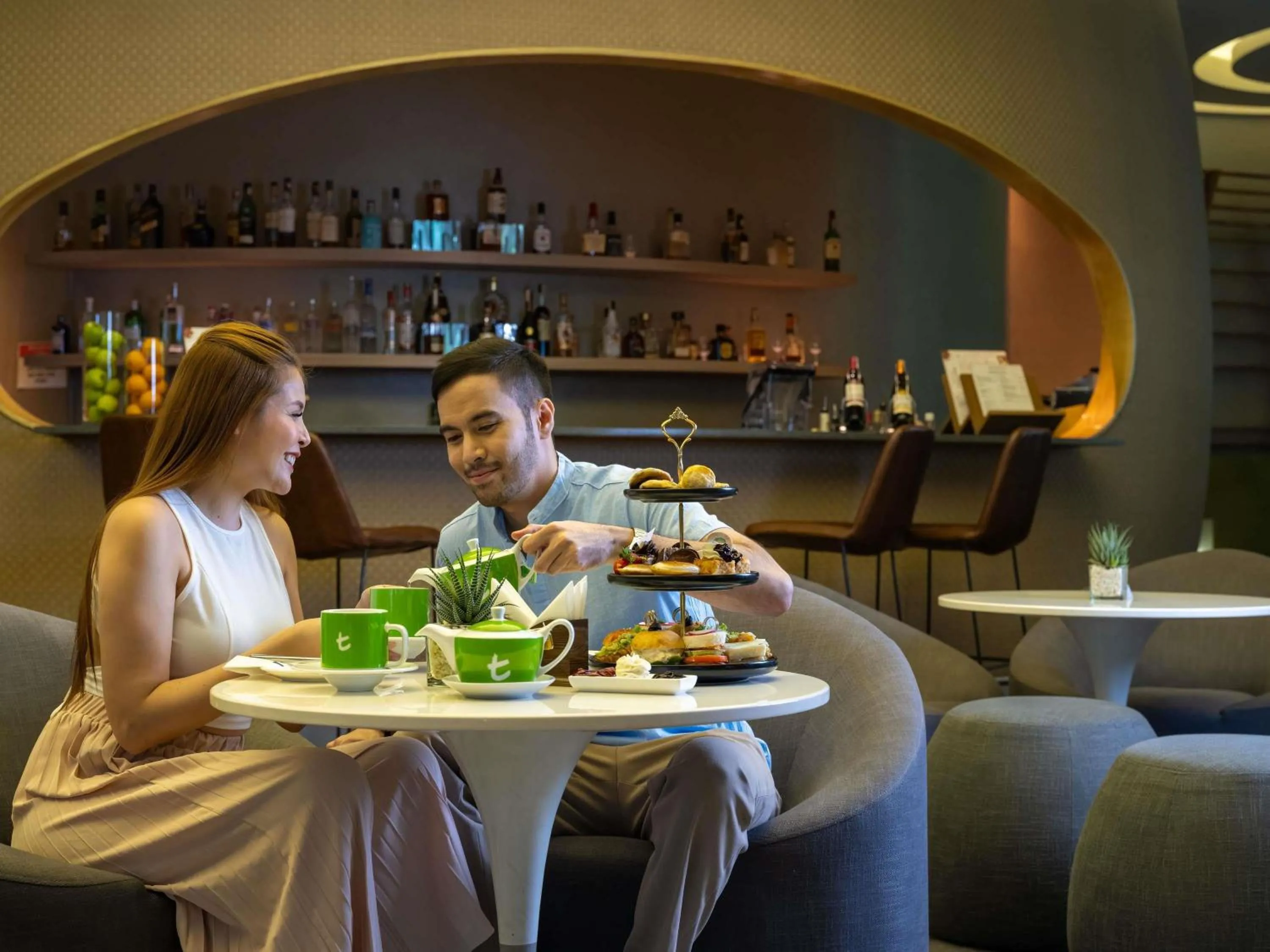 Lounge or bar in Novotel Manila Araneta City Hotel