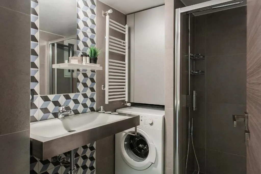 Shower in Tranquil Studio in Pangrati Athens Center