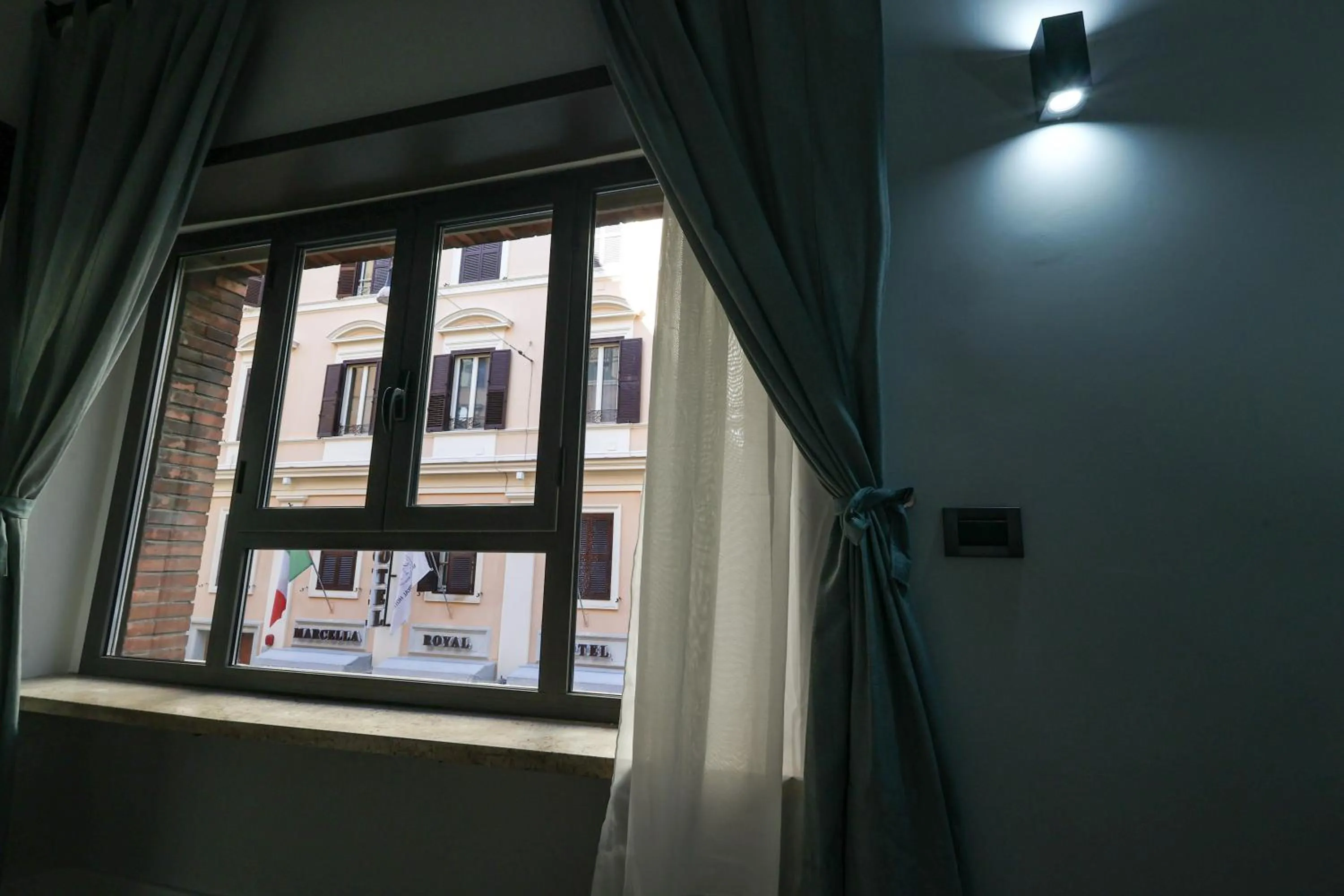 City view in Seven Kings Relais