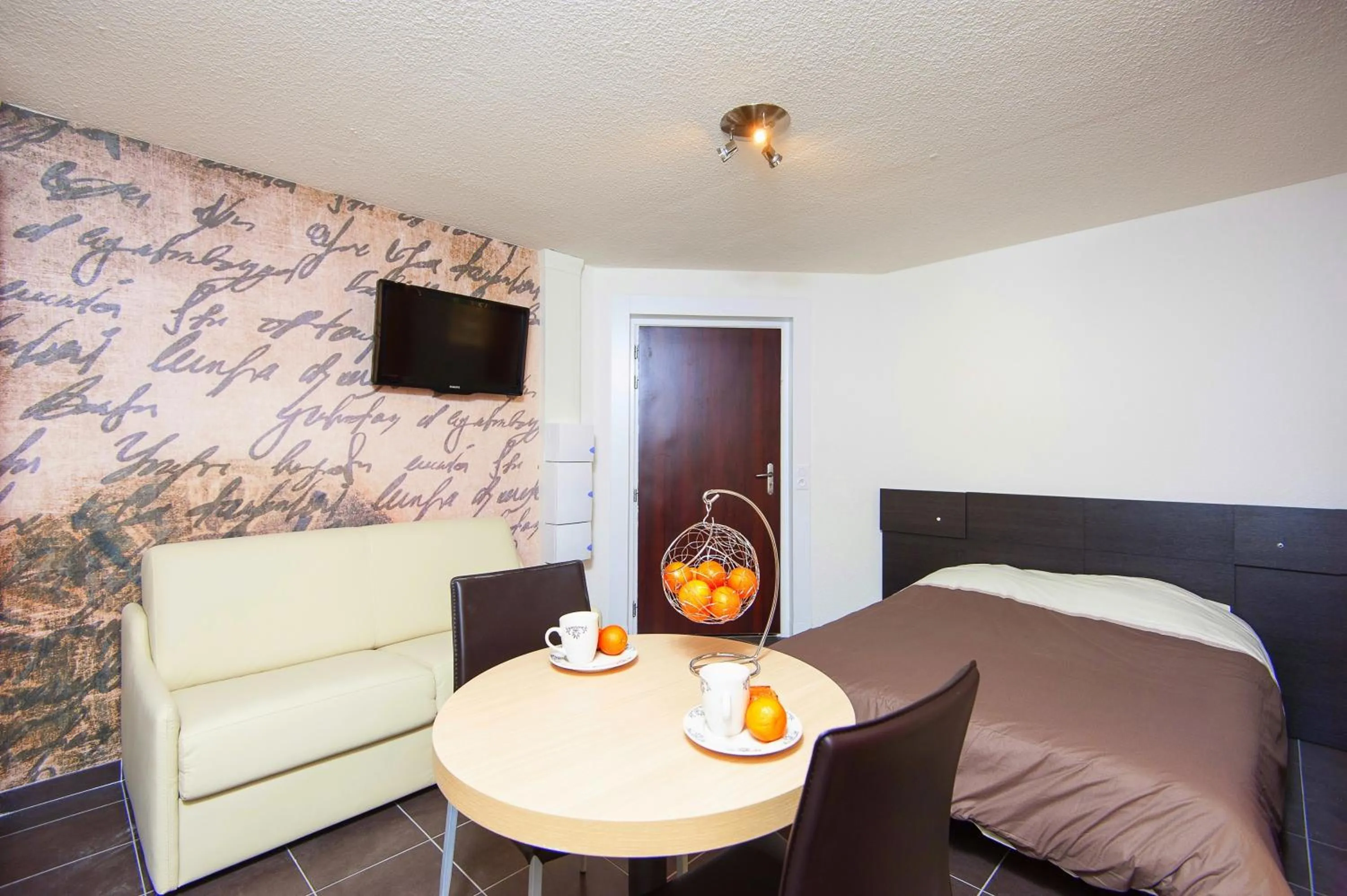 Living room, Bed in Villa Serafina Apartements