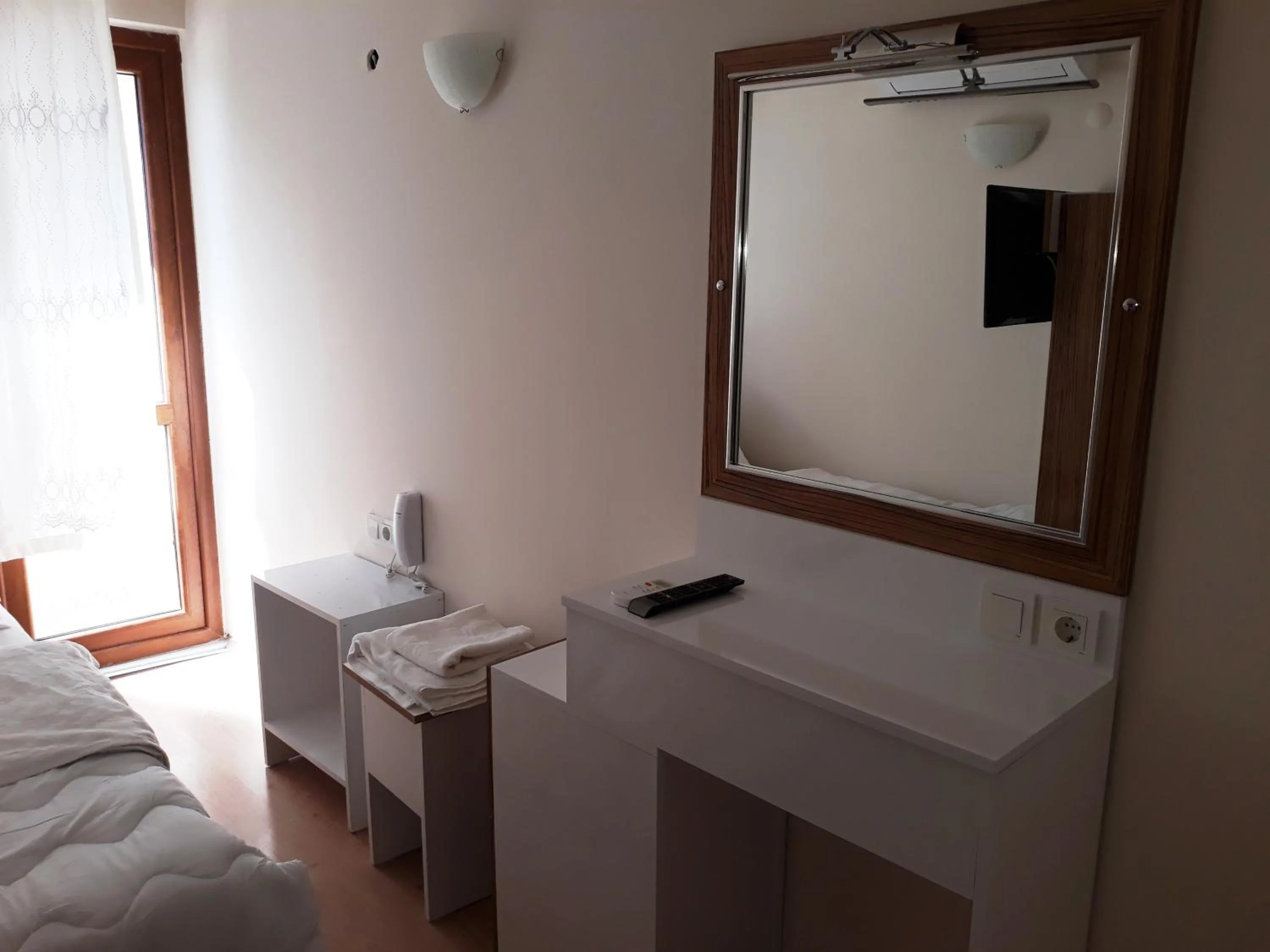 Photo of the whole room in Dilmac Hotel