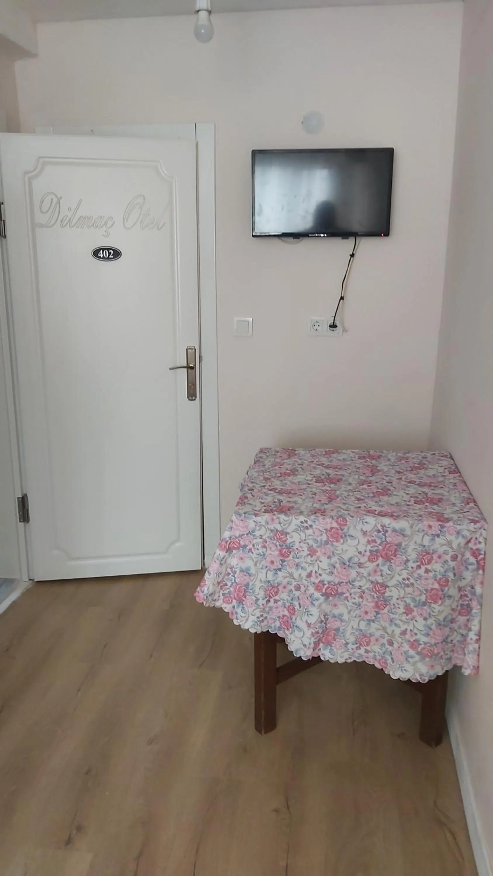 TV and multimedia, Bed in Dilmac Hotel