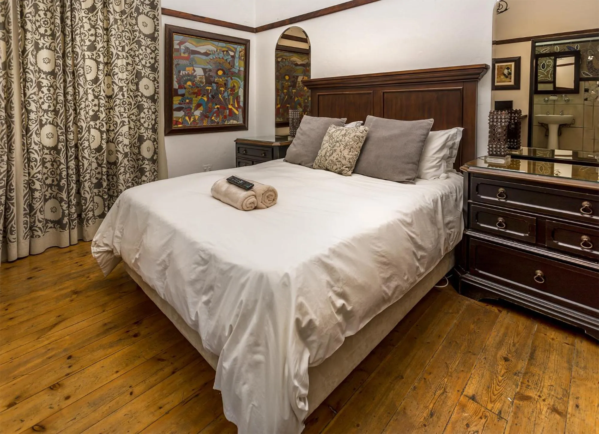 Bed in Izimbali Lodge and Restaurant