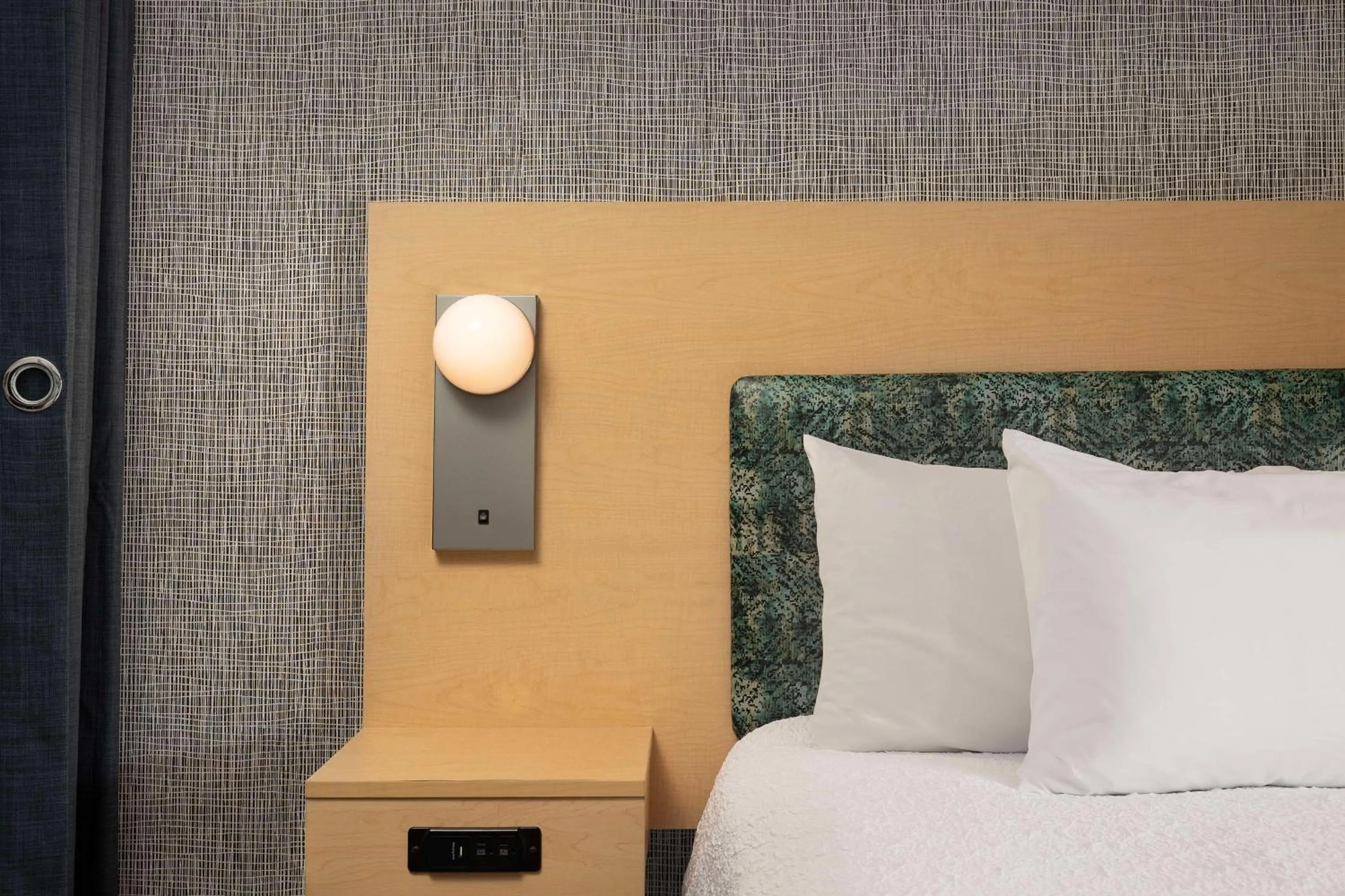 Bed in Home2 Suites by Hilton Knoxville West