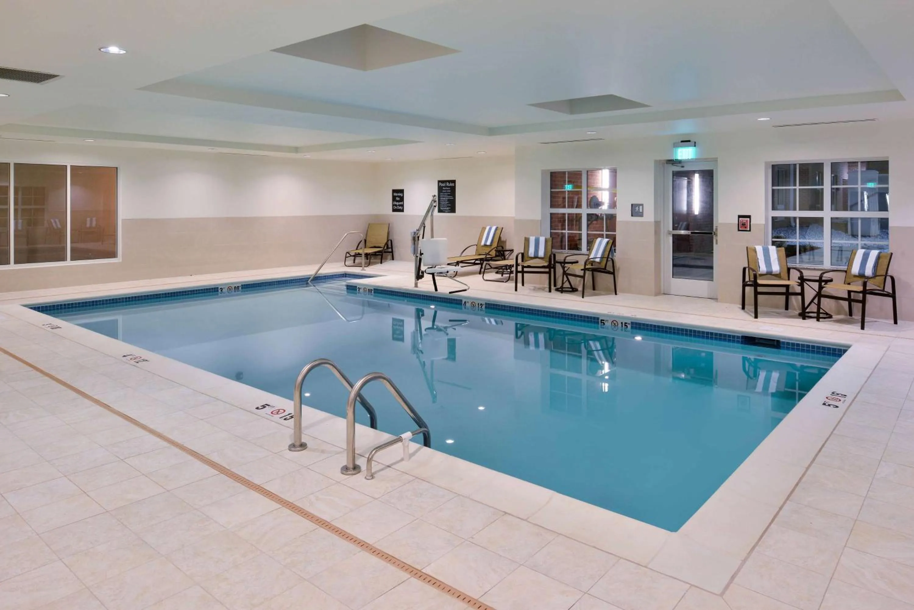 Pool view in Homewood Suites by Hilton Columbia/Laurel