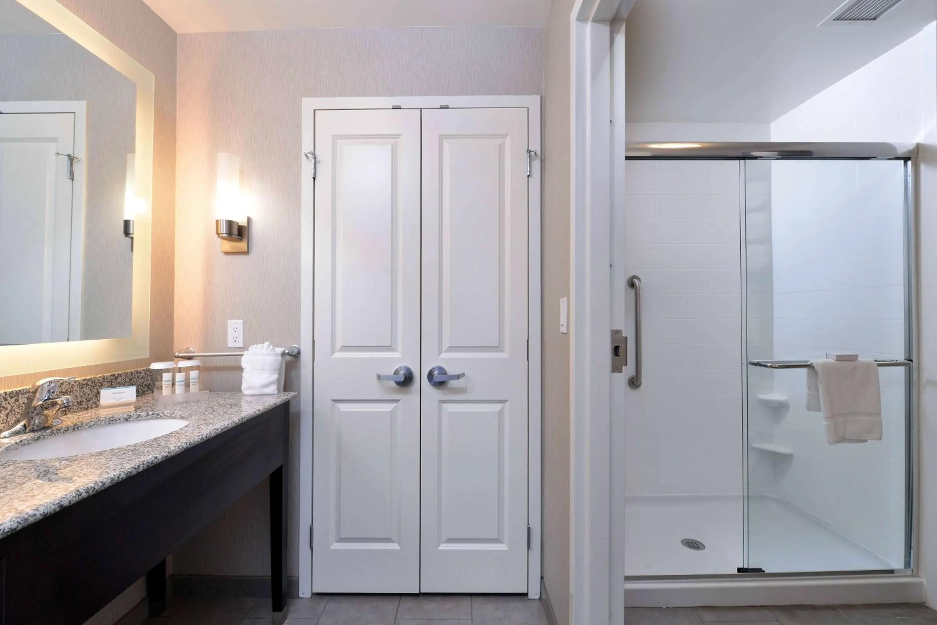 Bathroom in Homewood Suites by Hilton Columbia/Laurel