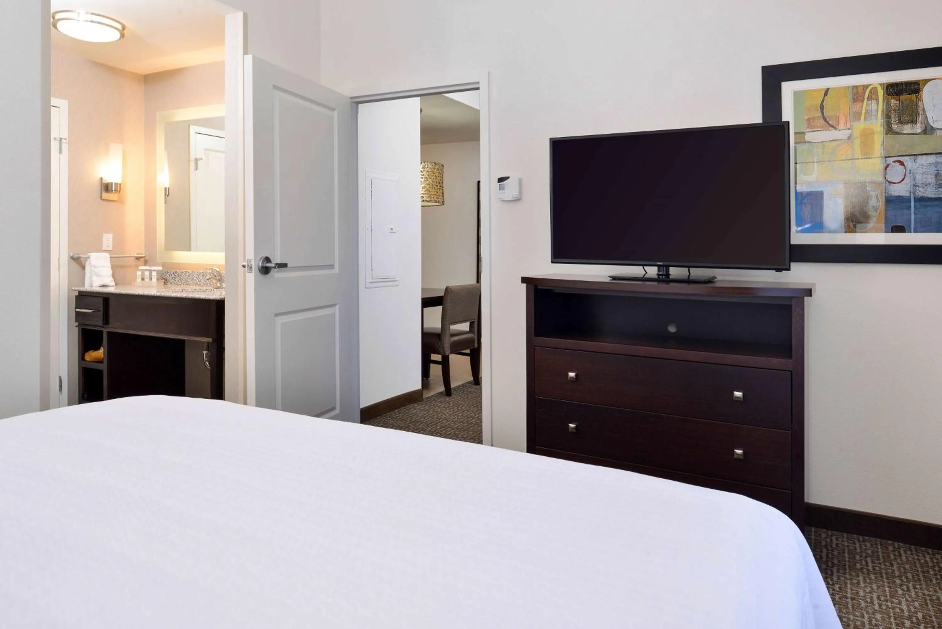 Bed in Homewood Suites by Hilton Columbia/Laurel