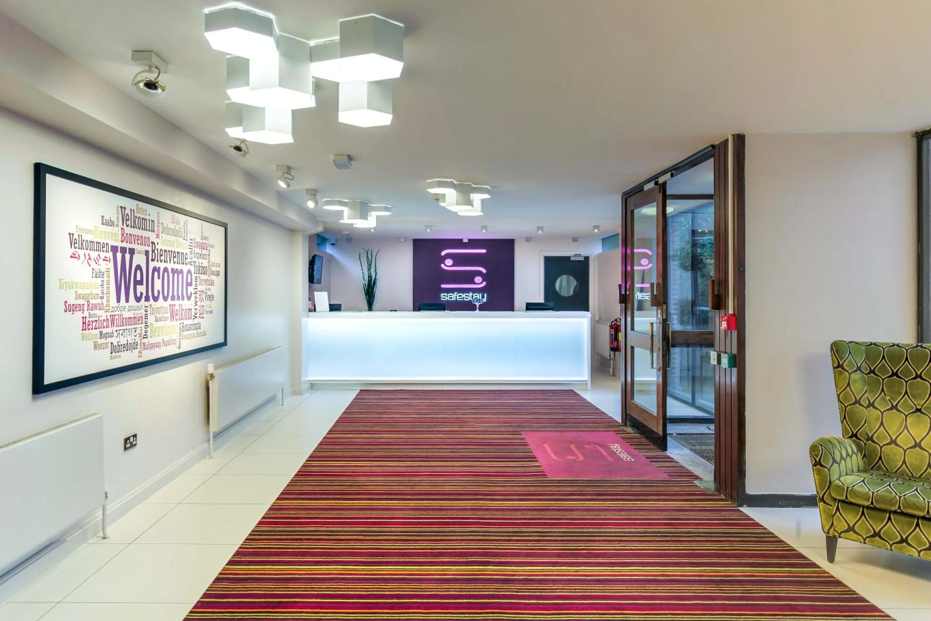 Lobby or reception in Safestay London Kensington Holland Park