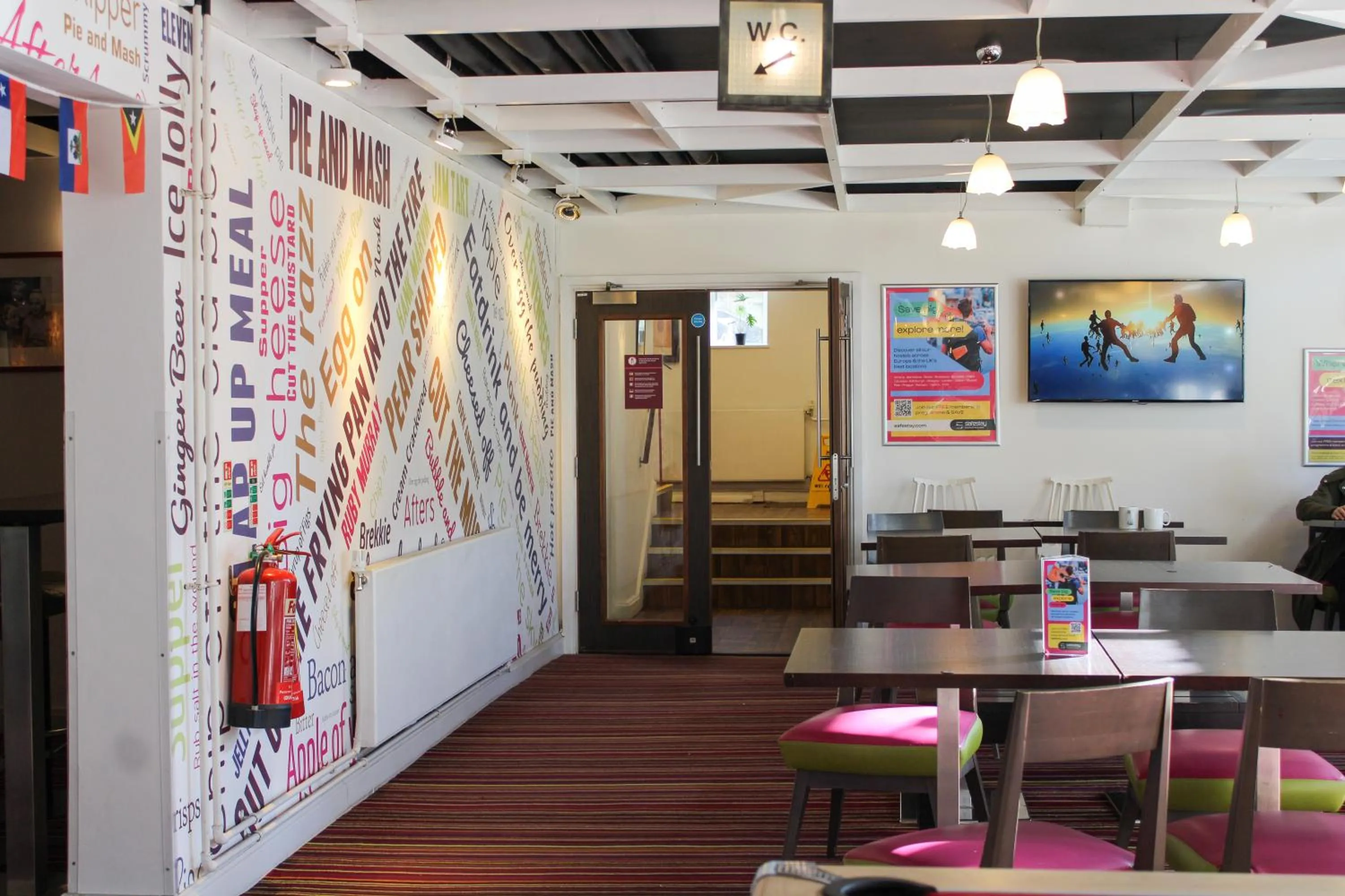 Lobby or reception in Safestay London Kensington Holland Park