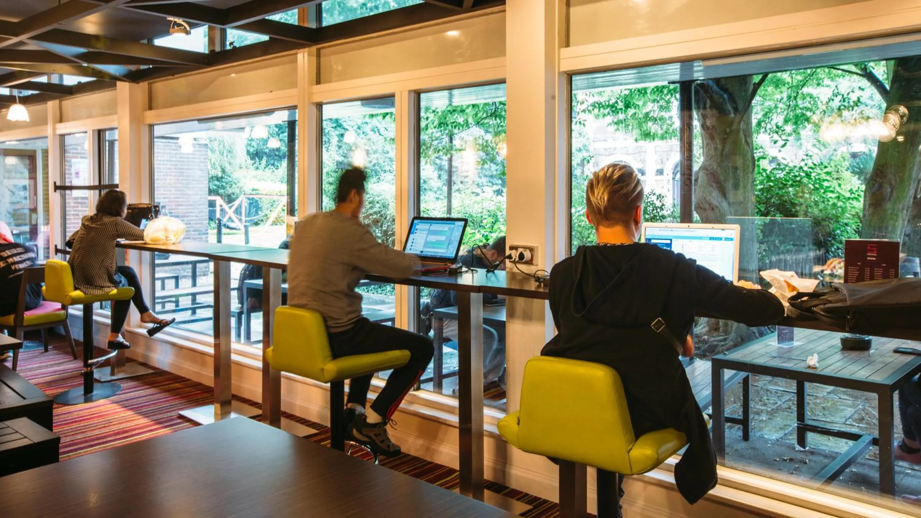 Restaurant/places to eat in Safestay London Kensington Holland Park