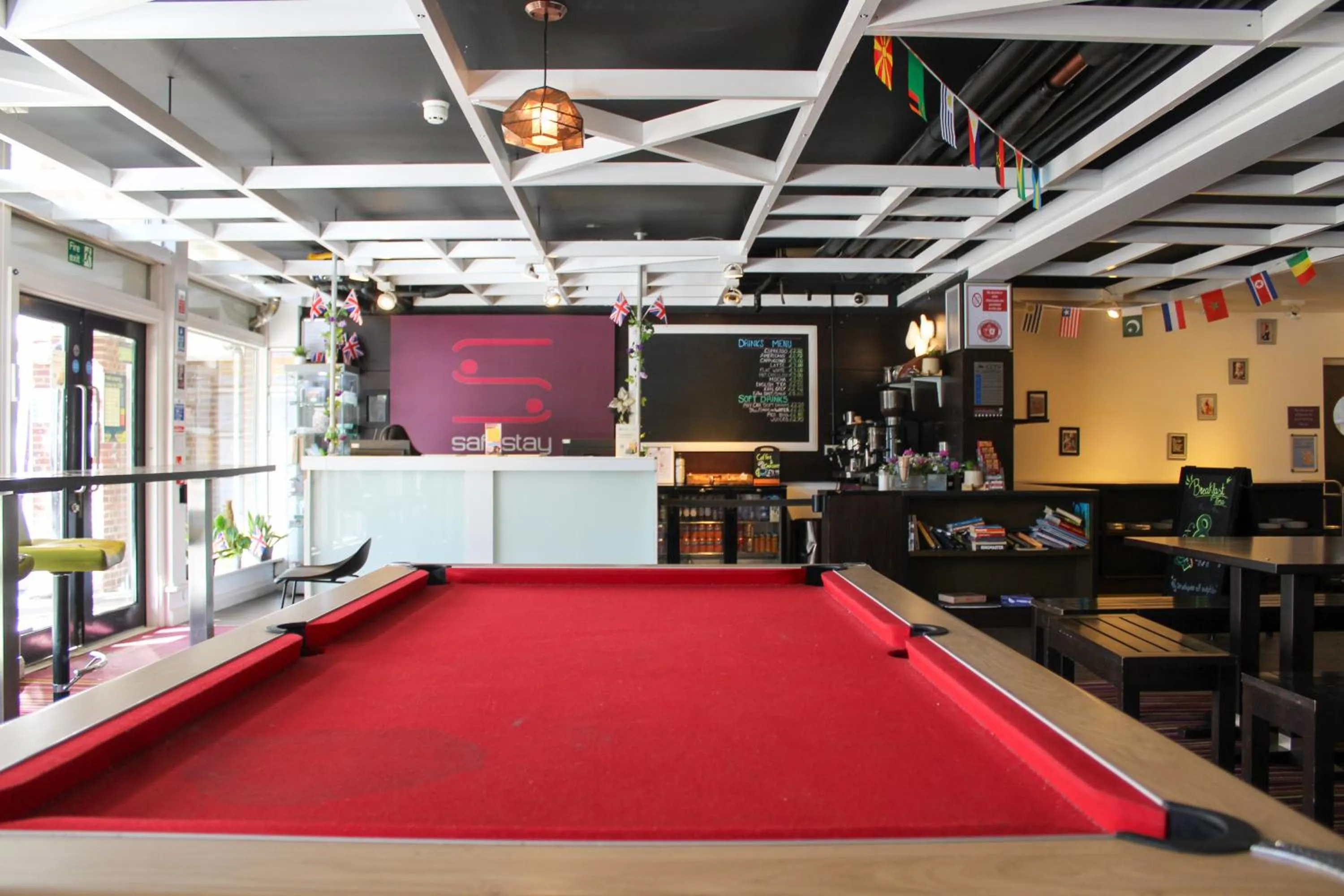 Lobby or reception in Safestay London Kensington Holland Park