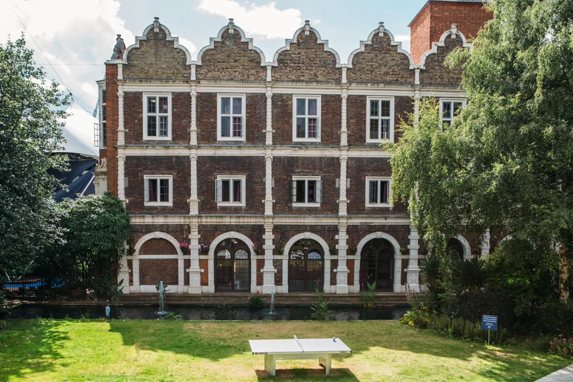 Garden in Safestay London Kensington Holland Park