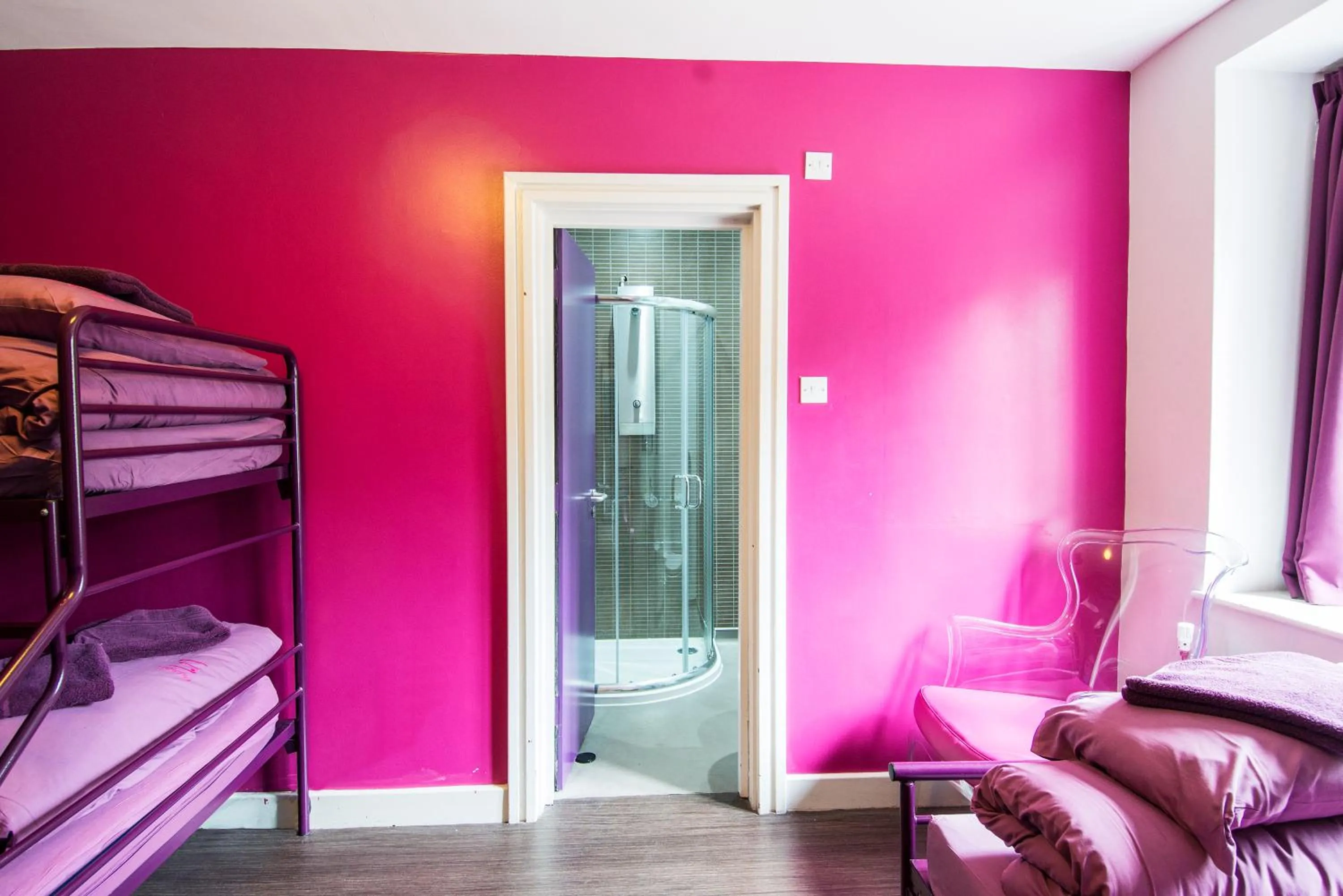 Bathroom, Bed in Safestay London Kensington Holland Park