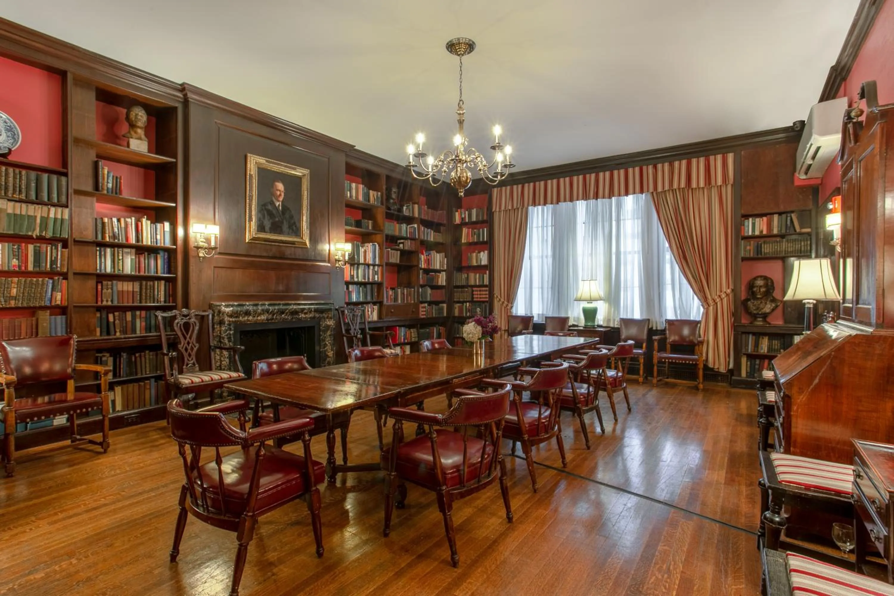 Library in 3 West Club
