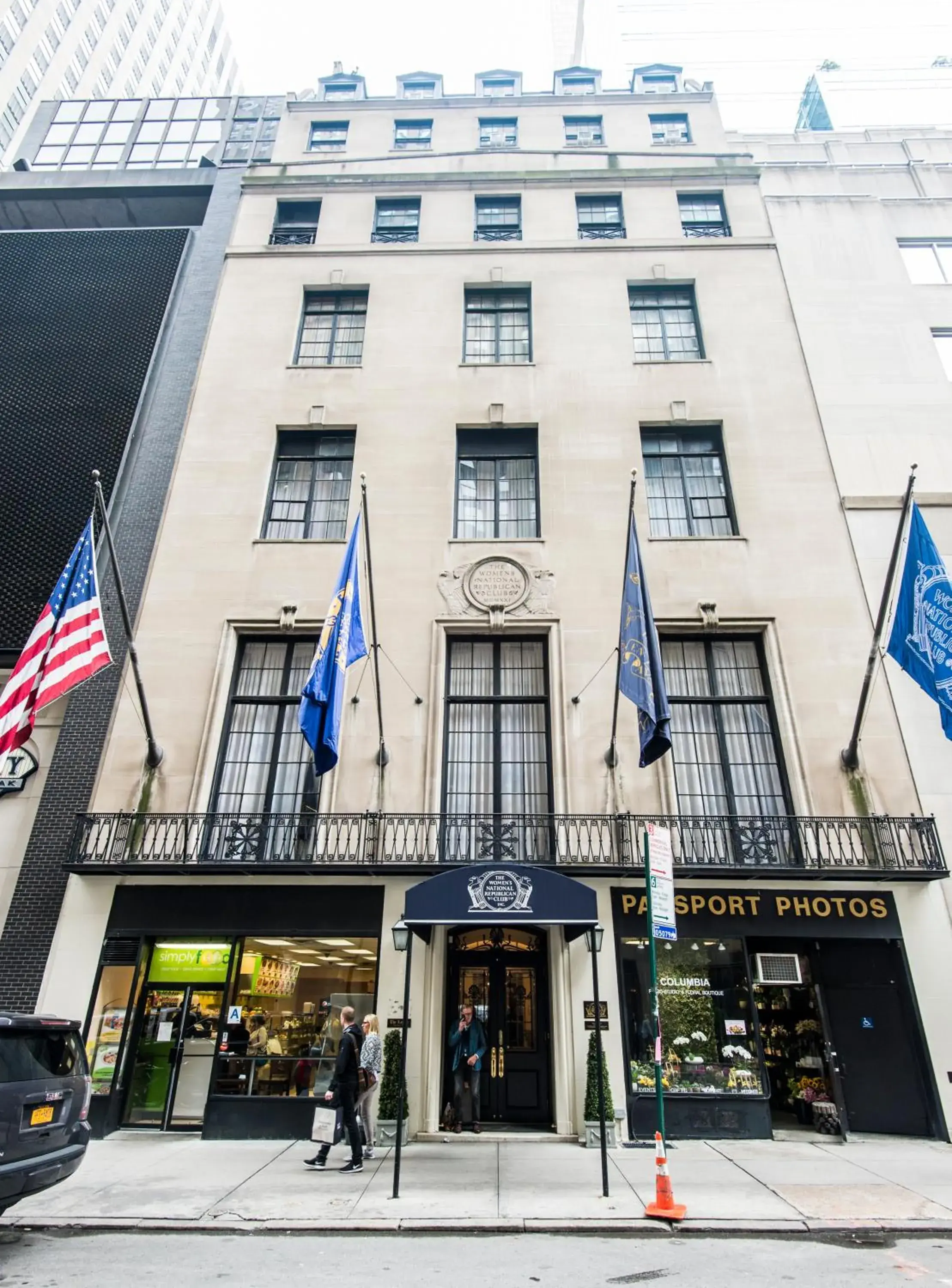 Facade/entrance in 3 West Club Facade/entrance in 3 West Club