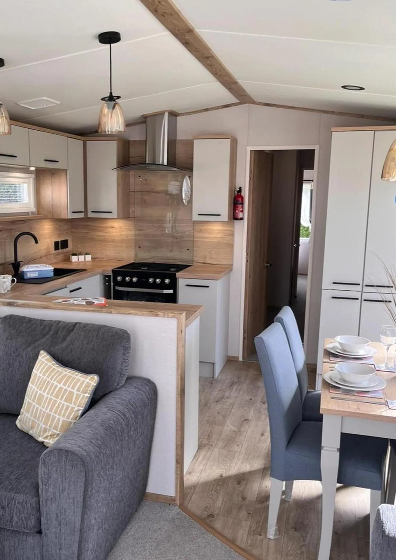 Hafan y Mor Park 3-Bed Caravan Sleeps 8 Pets Ok