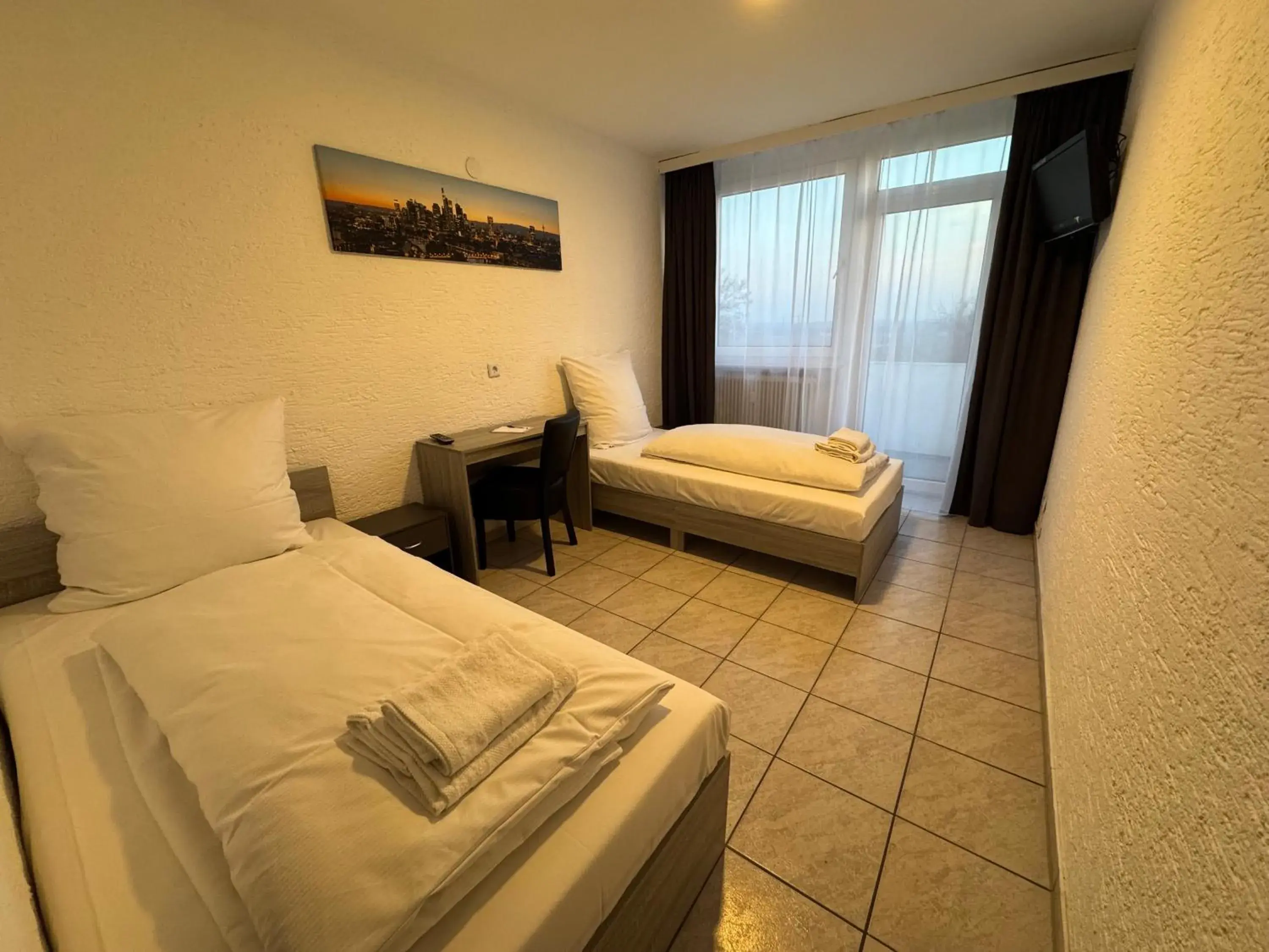 Triple Room with View in Hotel Main Taunus Triple Room with View in Hotel Main Taunus
