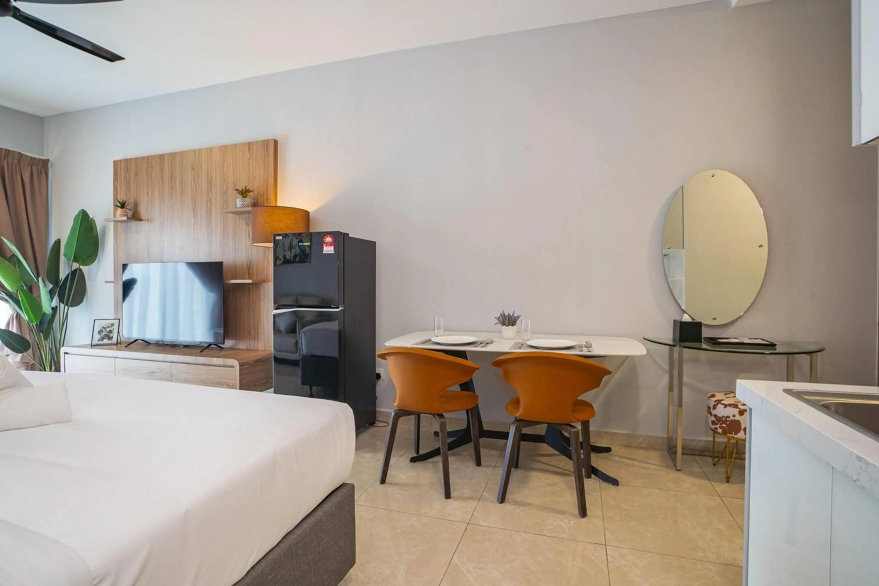 Photo of the whole room, Bed in Wyndham Garden Suites IPOH ICC
