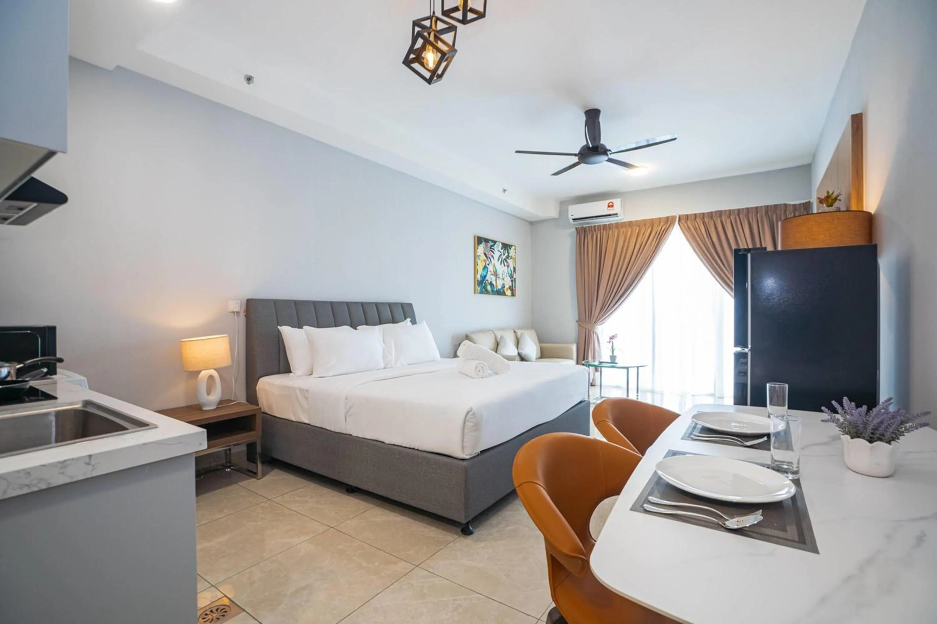 Photo of the whole room, Bed in Wyndham Garden Suites IPOH ICC