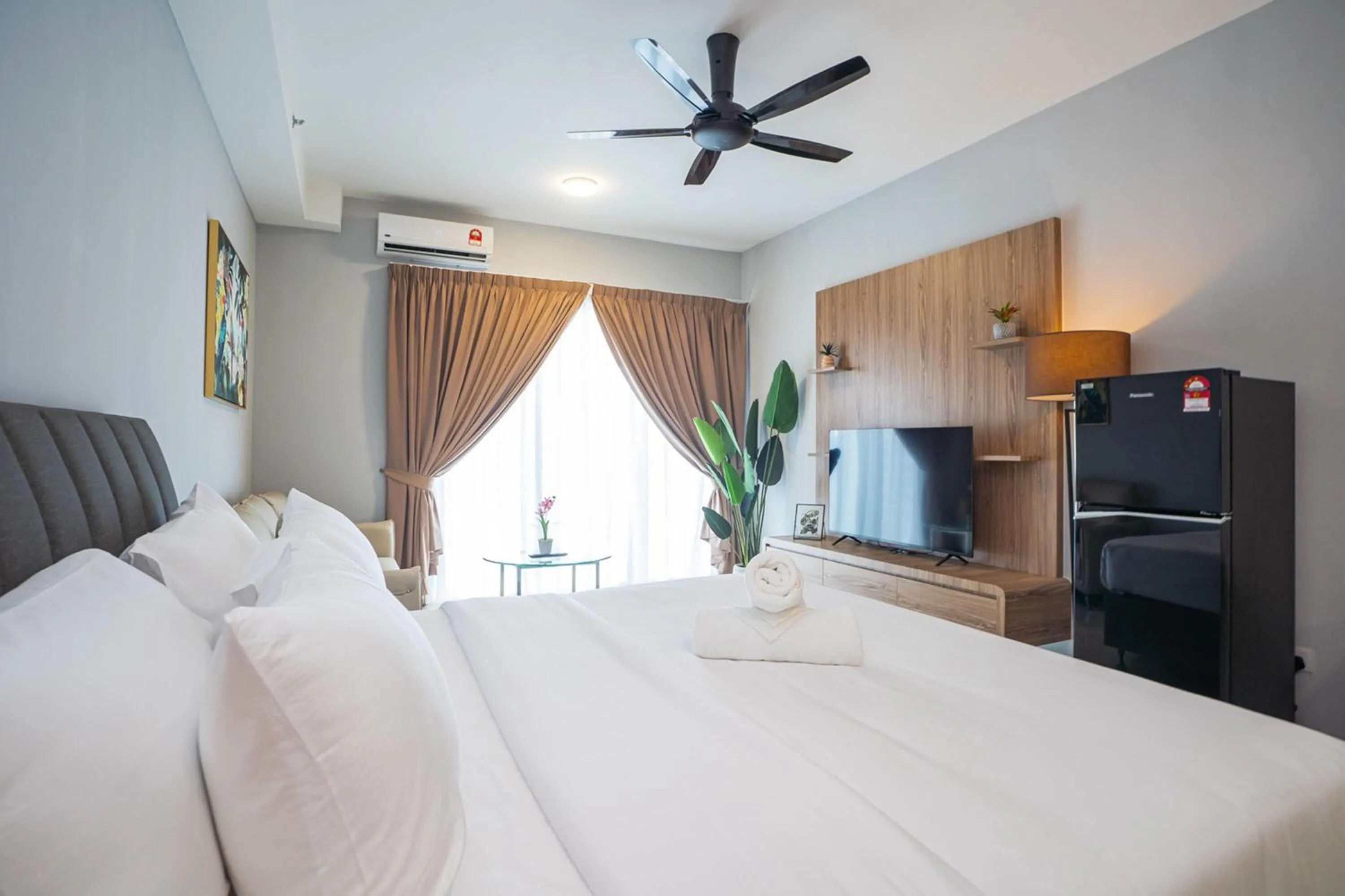 Photo of the whole room, Bed in Wyndham Garden Suites IPOH ICC