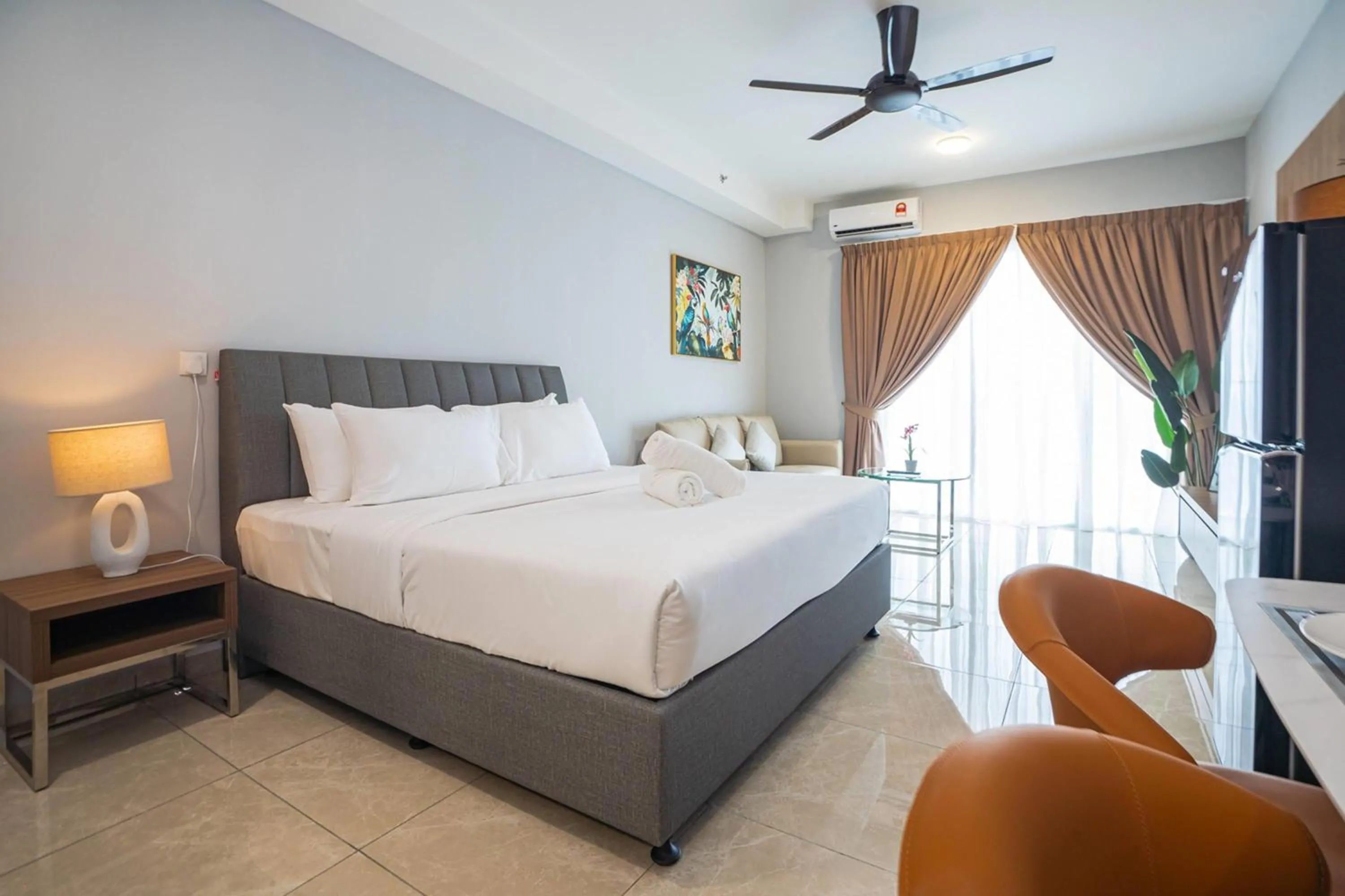 Photo of the whole room, Bed in Wyndham Garden Suites IPOH ICC