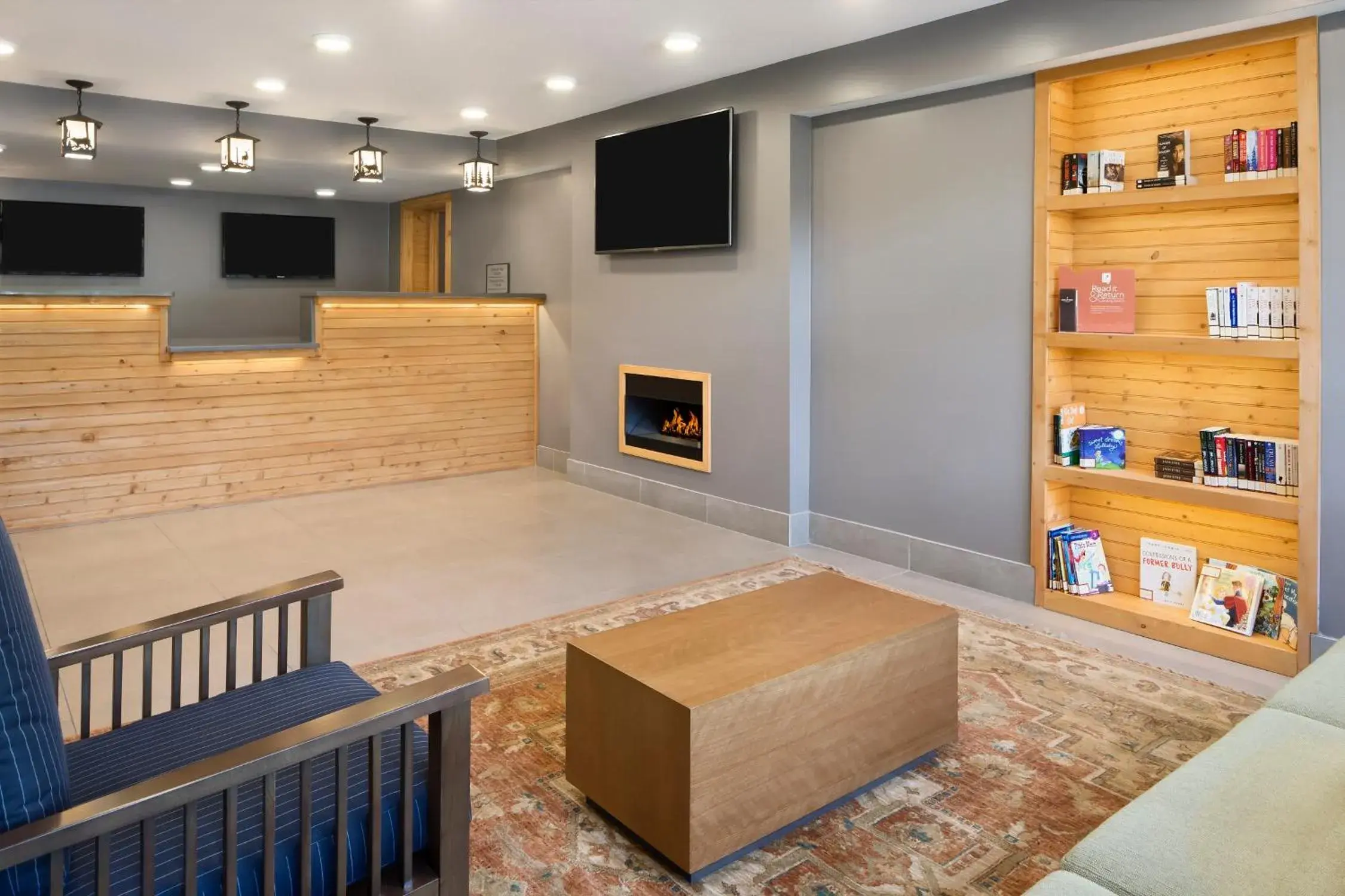 Lobby or reception in Country Inn & Suites Downtown Convention Center by Radisson, Gatlinburg, TN Lobby or reception in Country Inn & Suites Downtown Convention Center by Radisson, Gatlinburg, TN