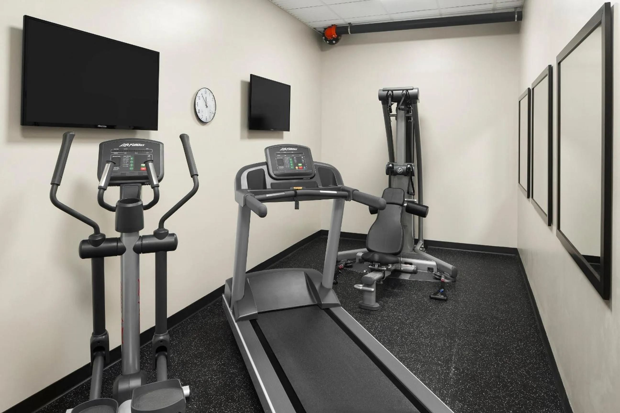 Fitness centre/facilities in Country Inn & Suites Downtown Convention Center by Radisson, Gatlinburg, TN