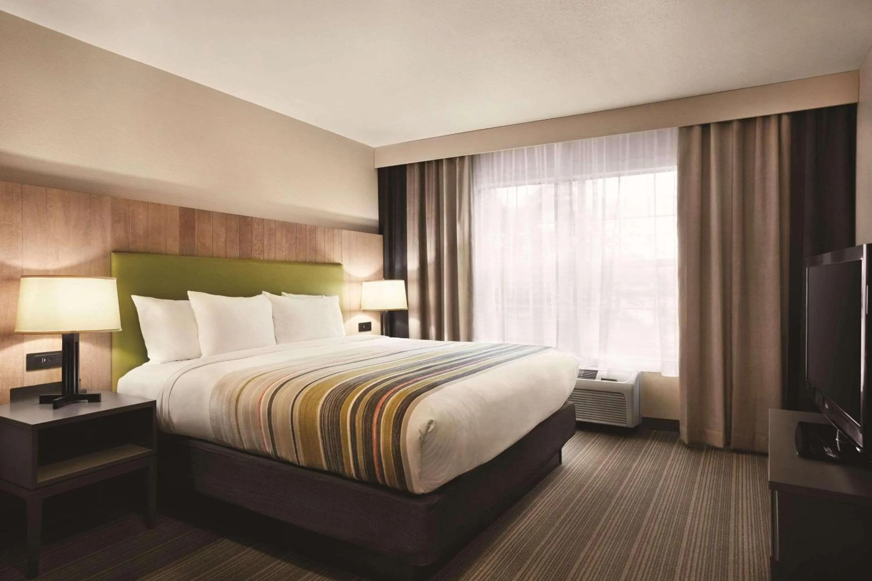 Bedroom, Bed in Country Inn & Suites by Radisson, Newnan, GA