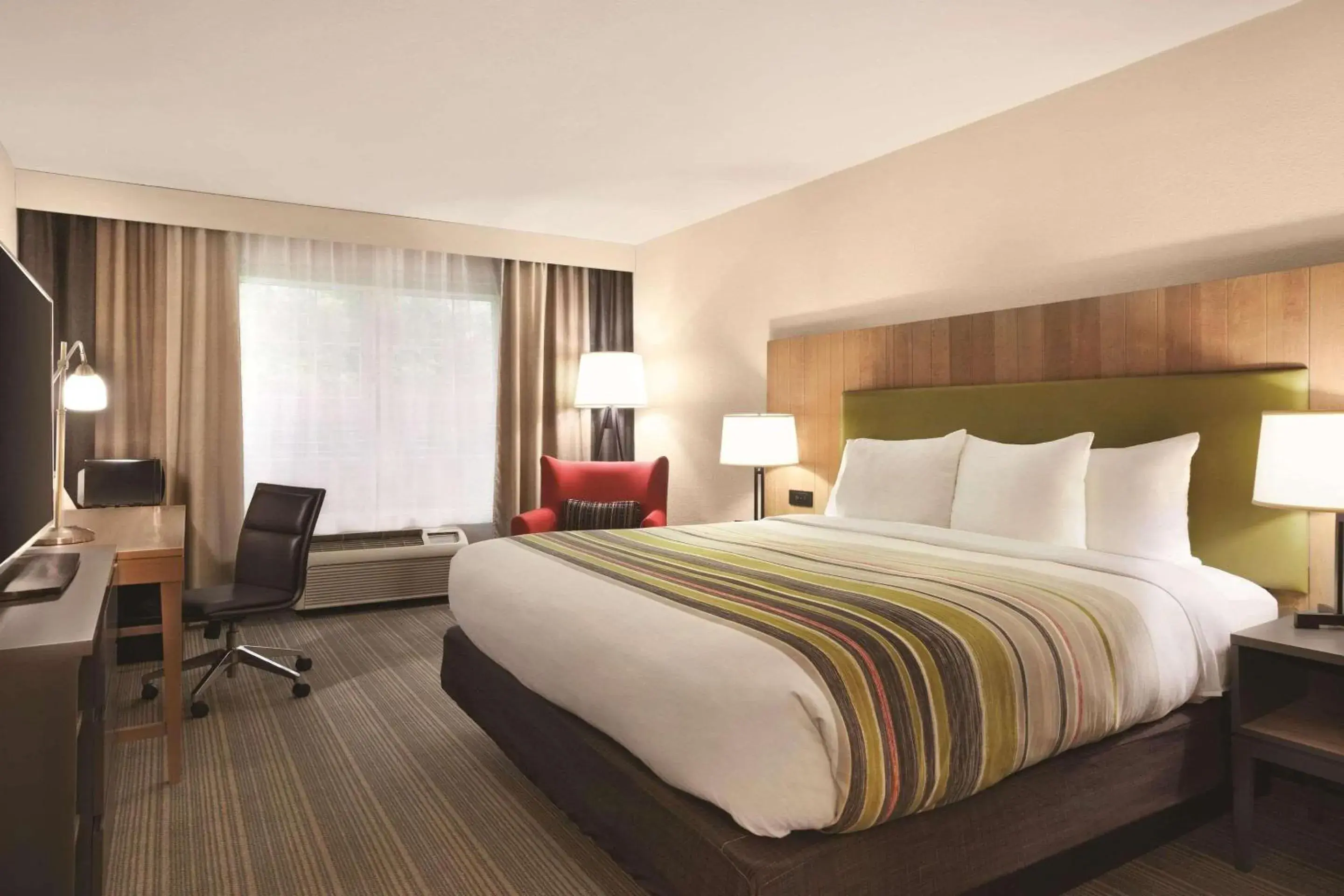 Bedroom, Bed in Country Inn & Suites by Radisson, Newnan, GA Bedroom, Bed in Country Inn & Suites by Radisson, Newnan, GA