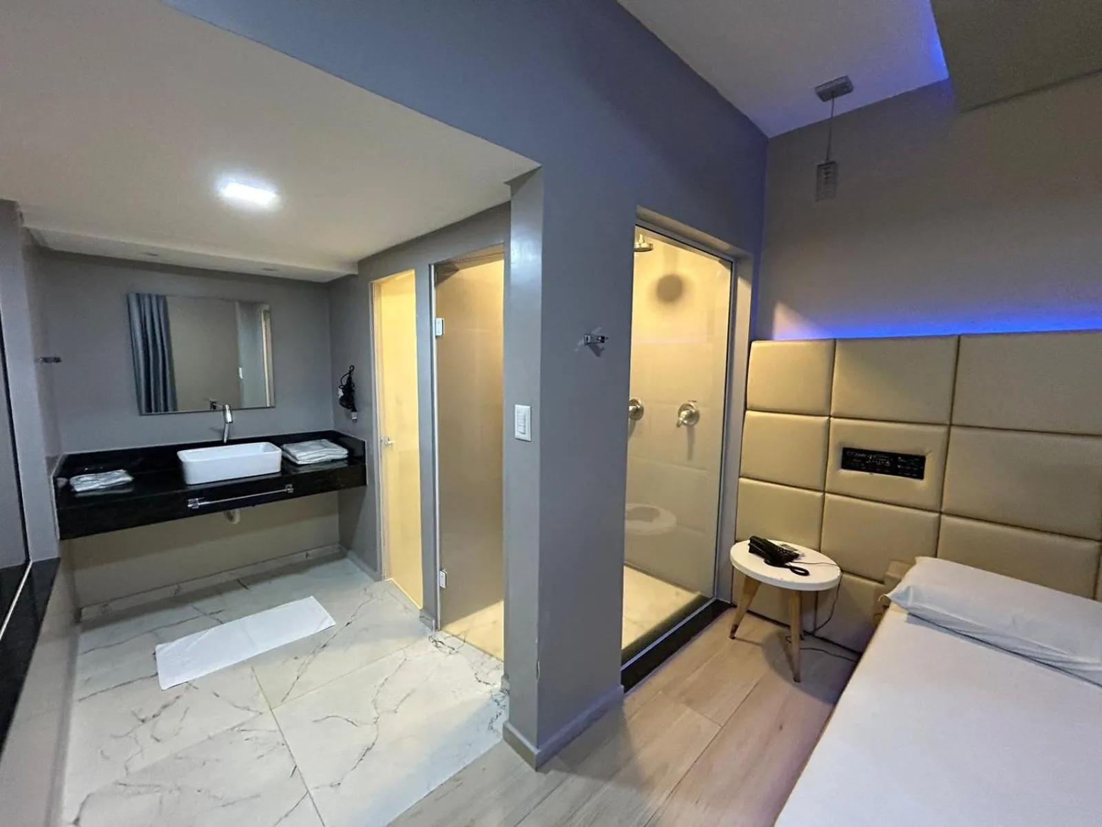 Bathroom, Bed in Motel Ermitage