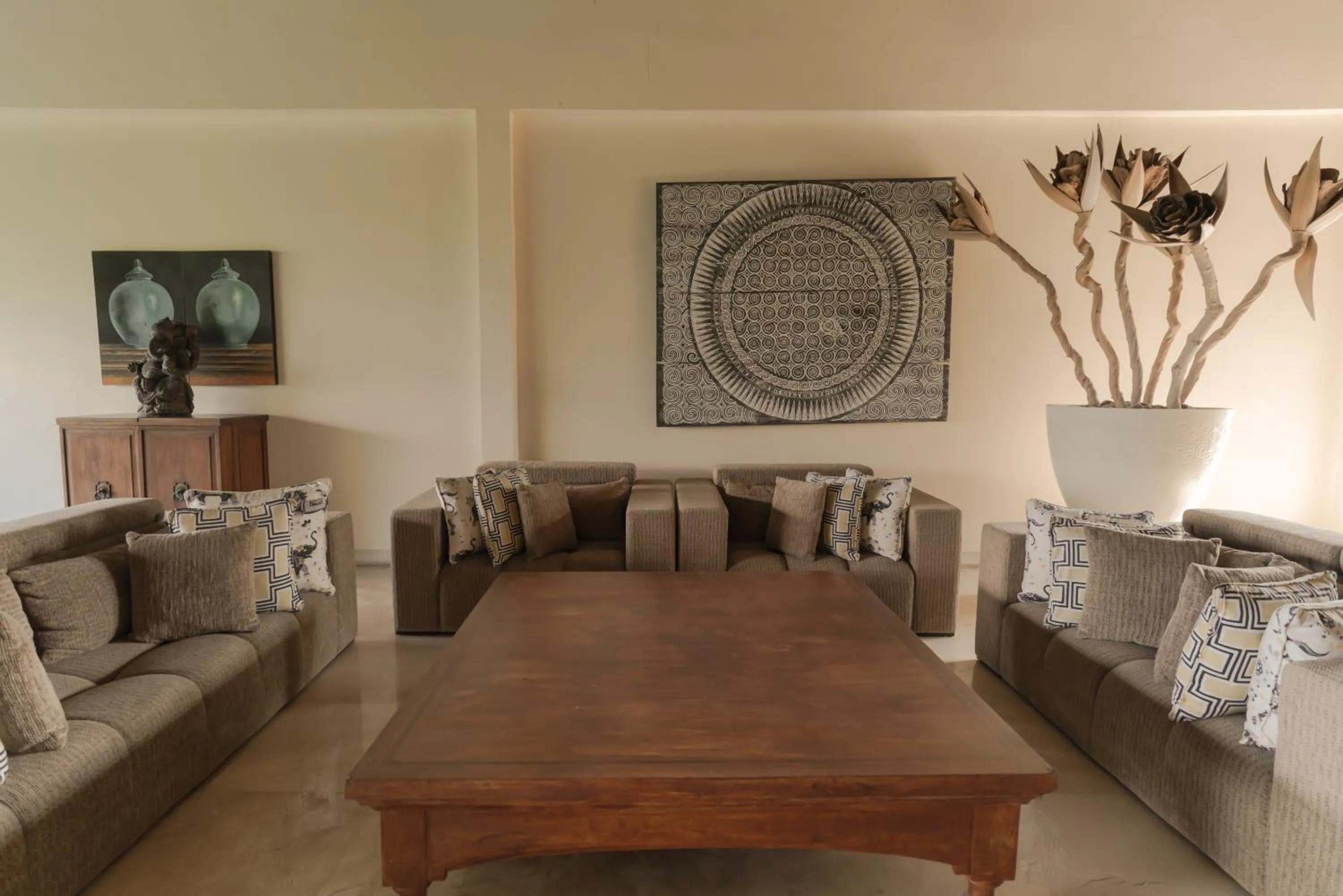 Living room in OMEKAI Cemagi by Nakula