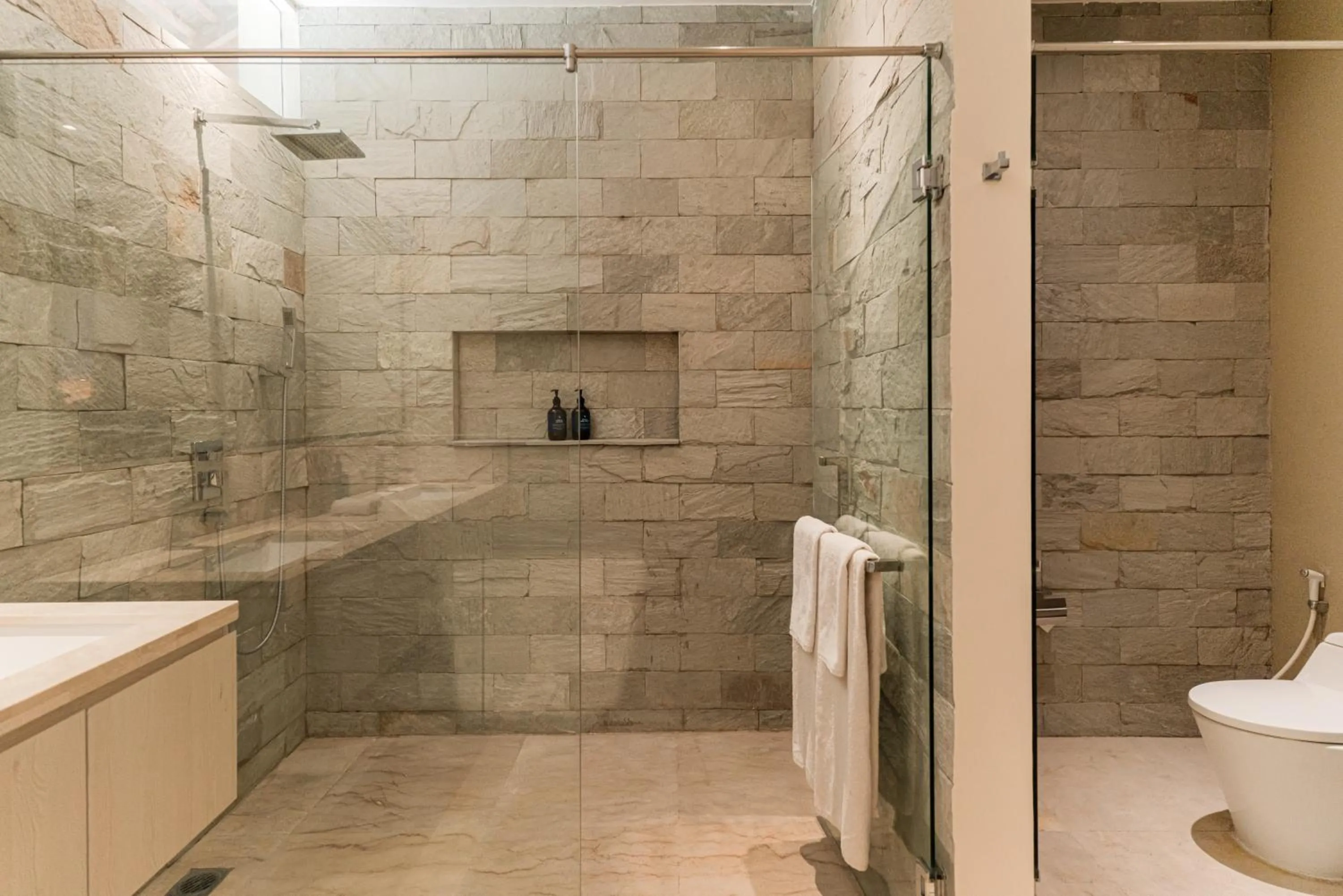 Shower in OMEKAI Cemagi by Nakula