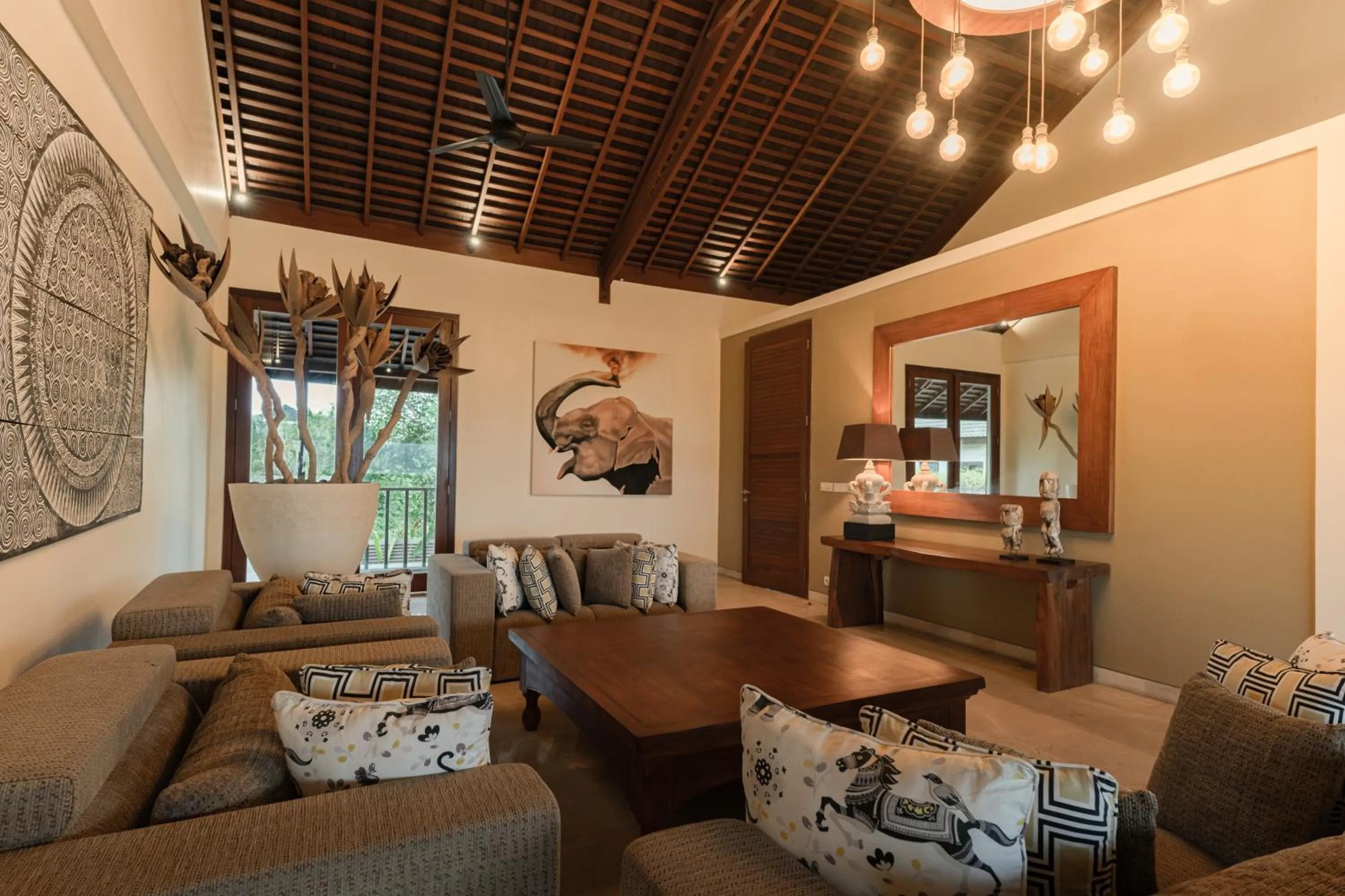 Living room in OMEKAI Cemagi by Nakula