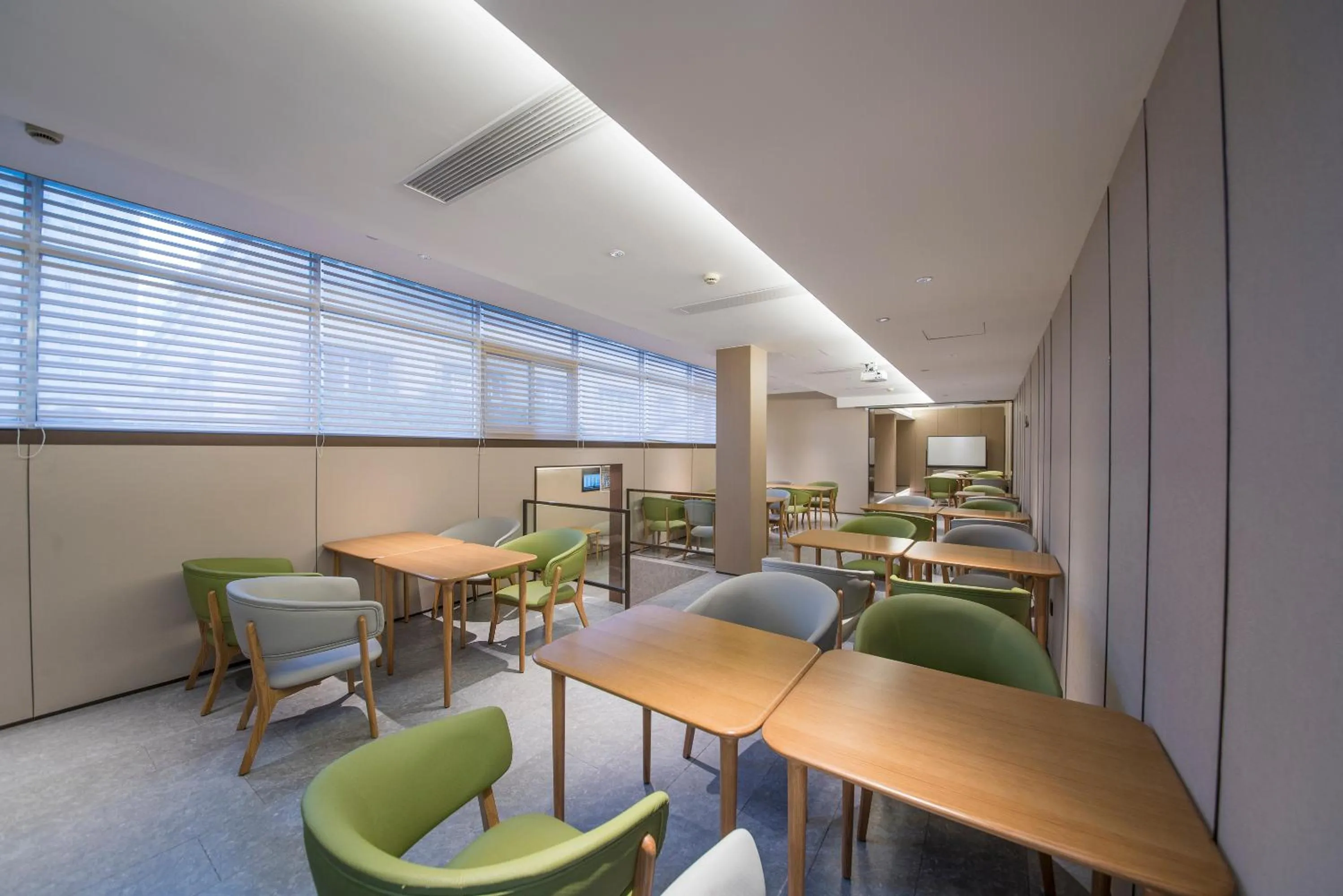 Restaurant/places to eat in Ji Hotel - Shanghai Nanjing Road People's Square