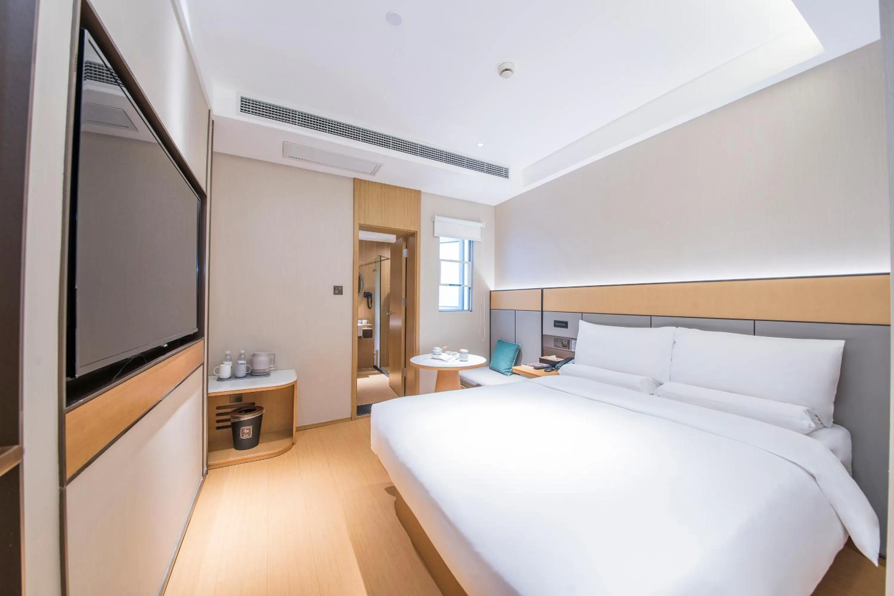 Bed in Ji Hotel - Shanghai Nanjing Road People's Square