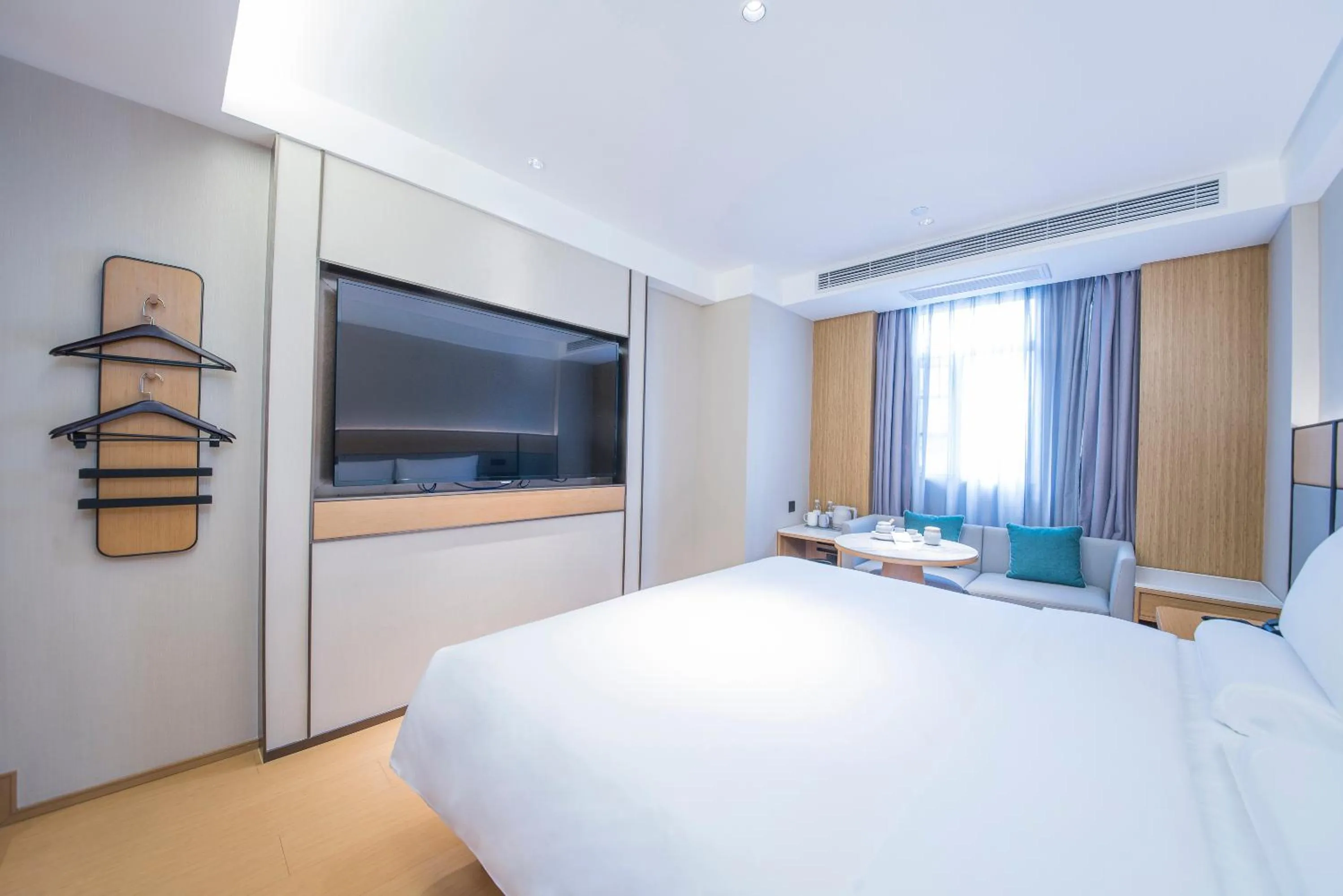 Bed in Ji Hotel - Shanghai Nanjing Road People's Square