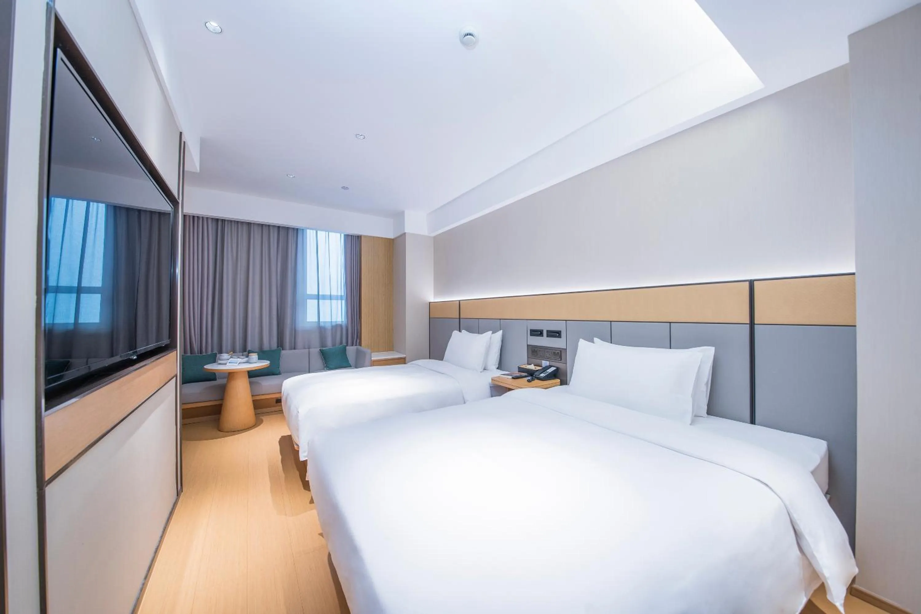 Bed in Ji Hotel - Shanghai Nanjing Road People's Square