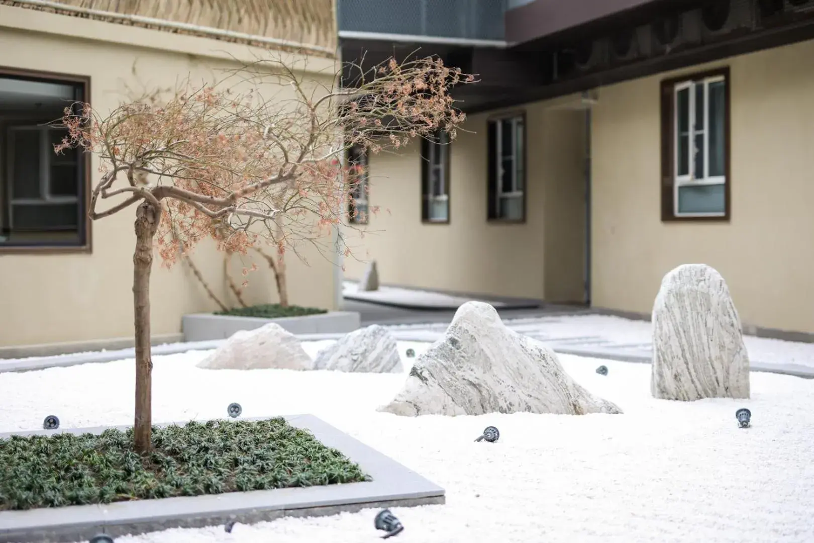 Inner courtyard view in Ji Hotel - Shanghai Nanjing Road People's Square Inner courtyard view in Ji Hotel - Shanghai Nanjing Road People's Square