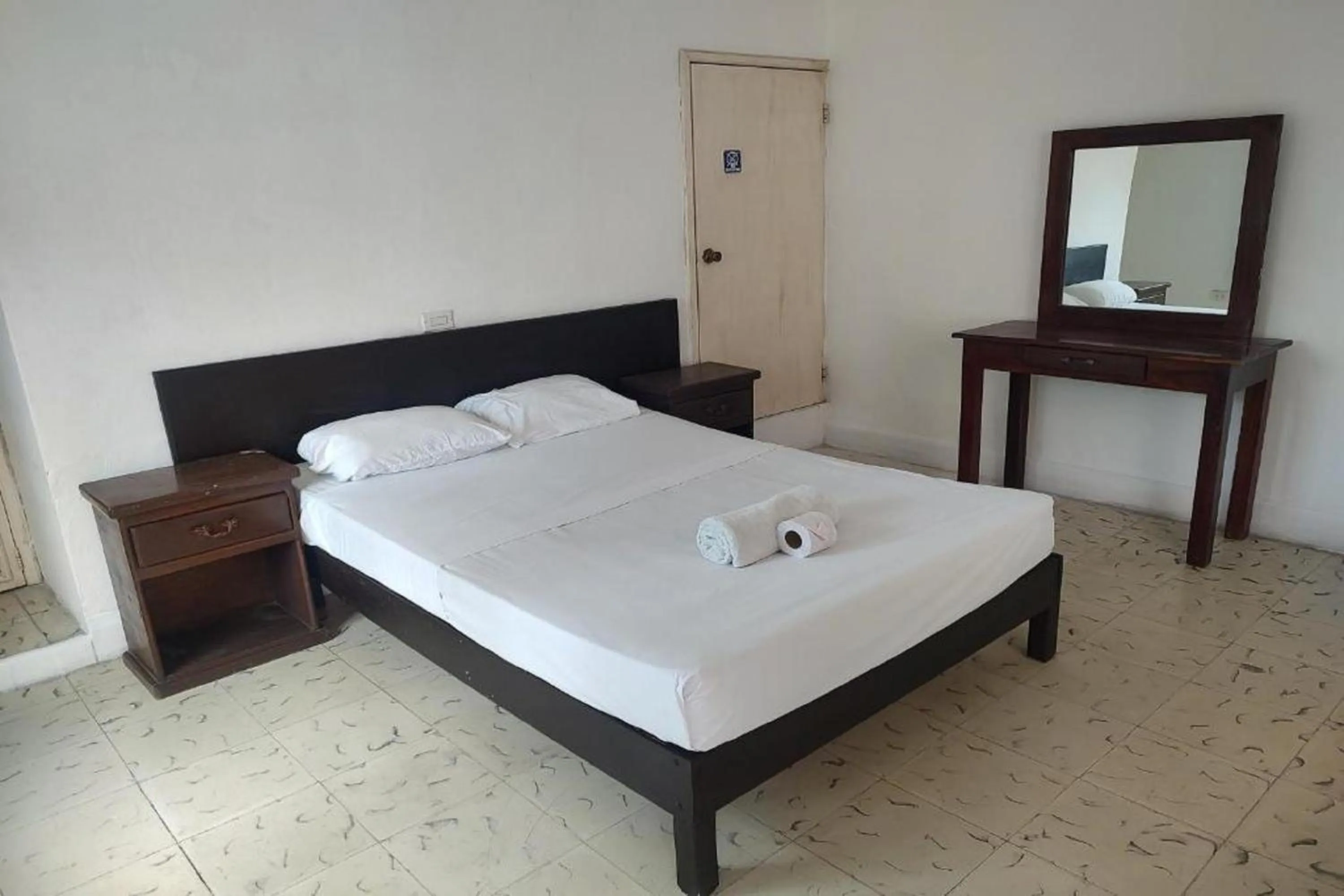 Bedroom, Bed in OYO Hotel Colibri