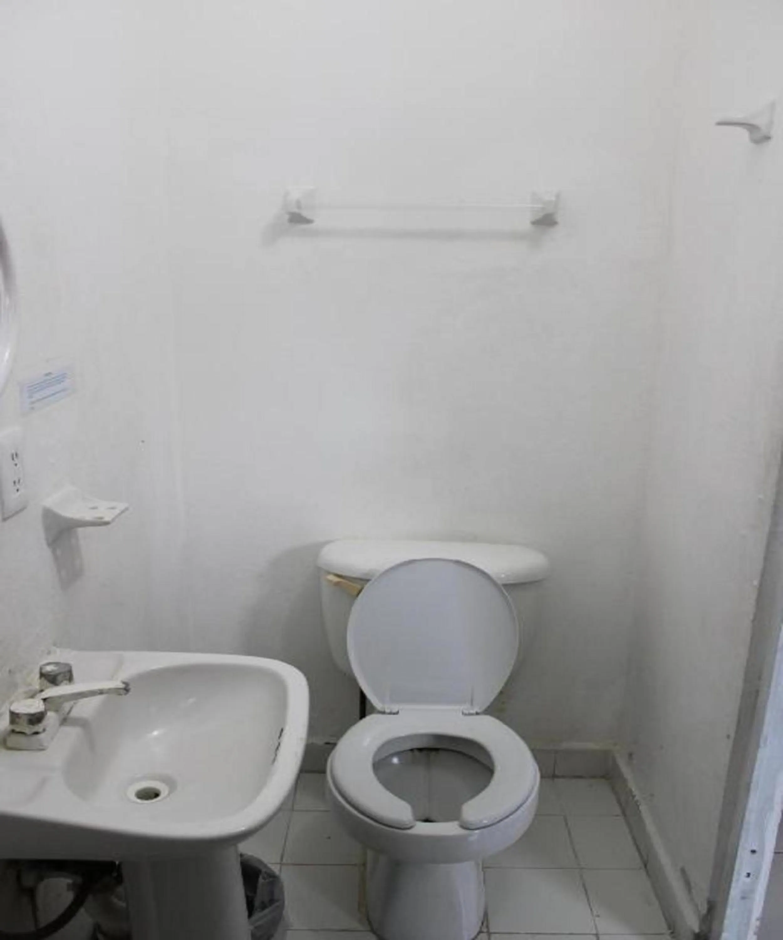 Bathroom in OYO Hotel Colibri