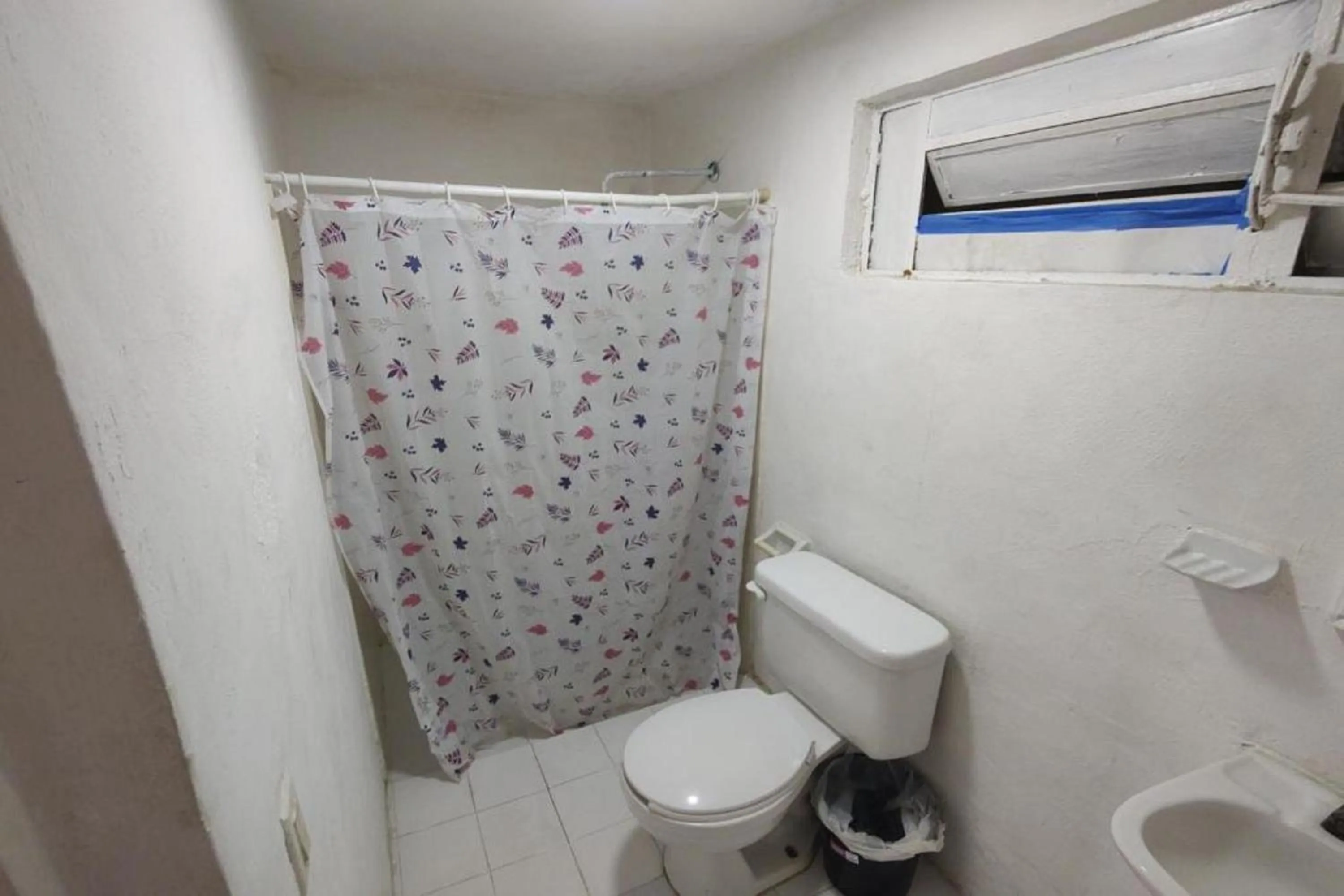 Bathroom in OYO Hotel Colibri