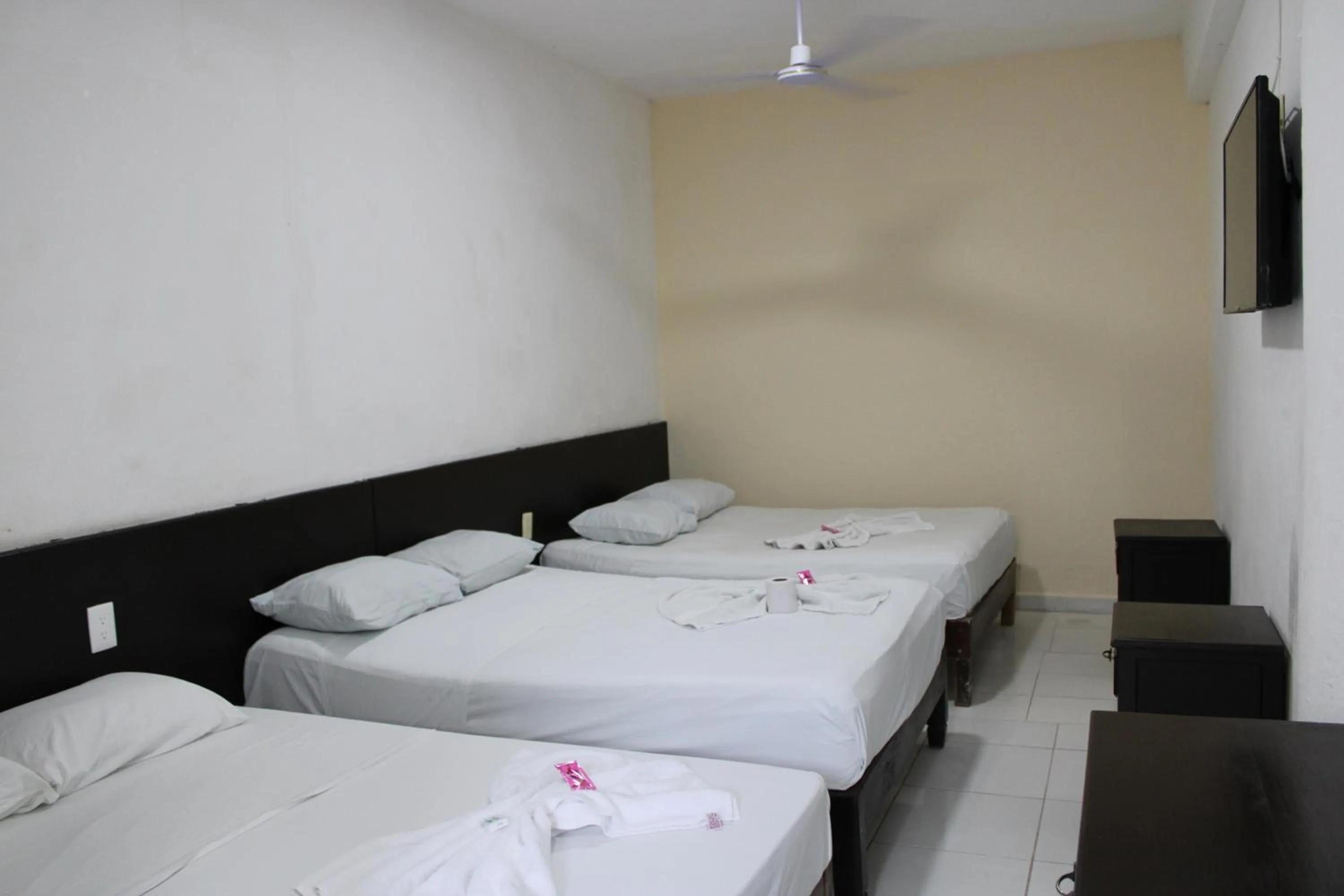 Bedroom, Bed in OYO Hotel Colibri