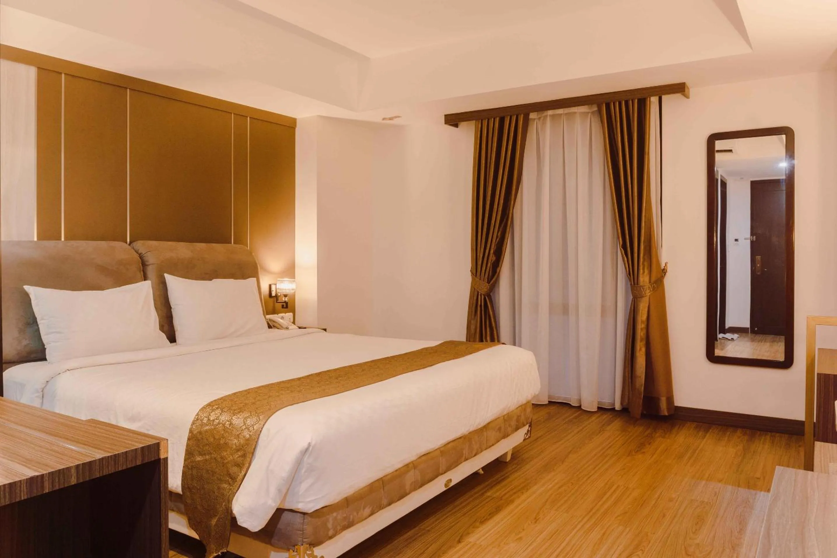 Bed in Fahira Hotel Syariah Bukittinggi