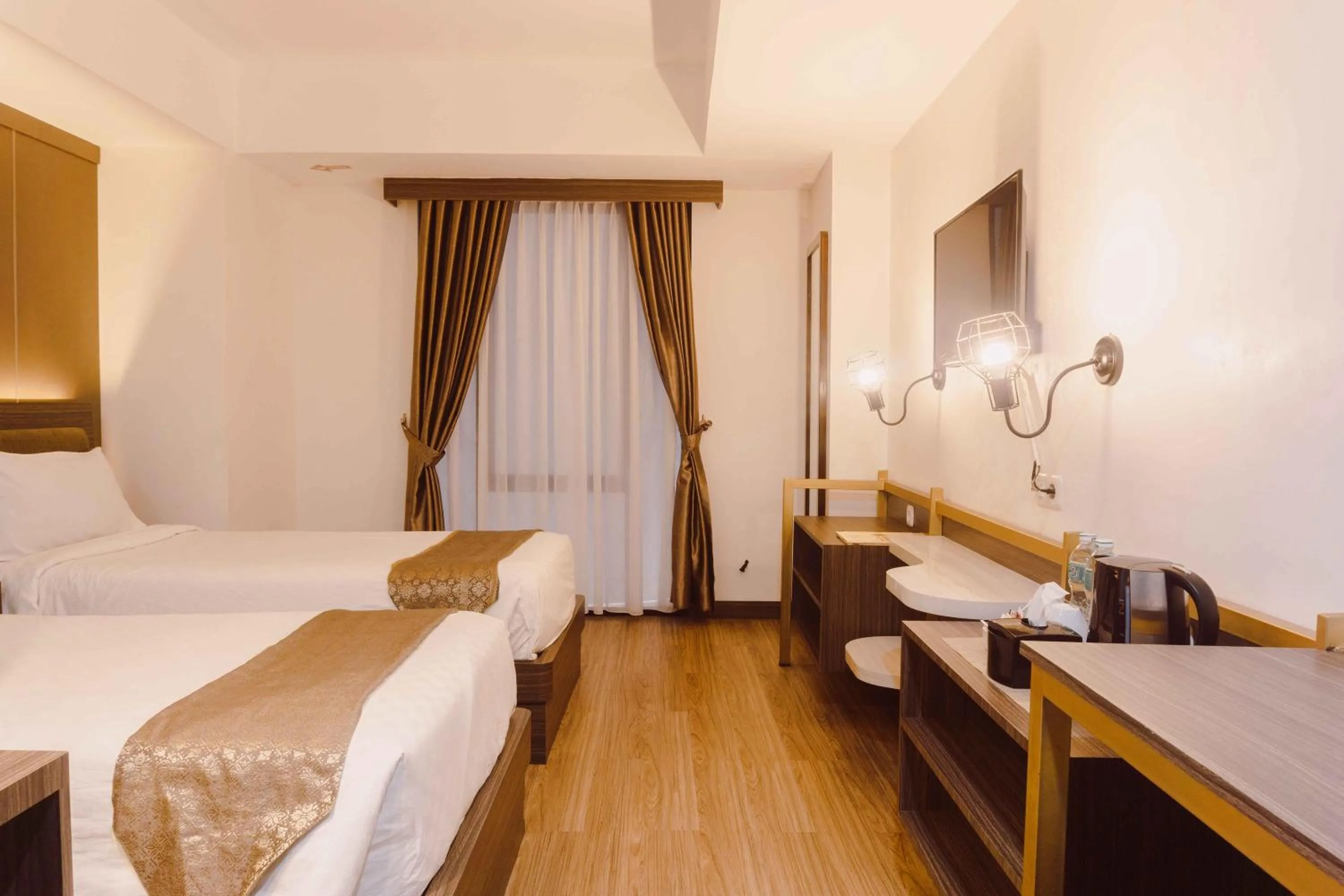 Bed in Fahira Hotel Syariah Bukittinggi